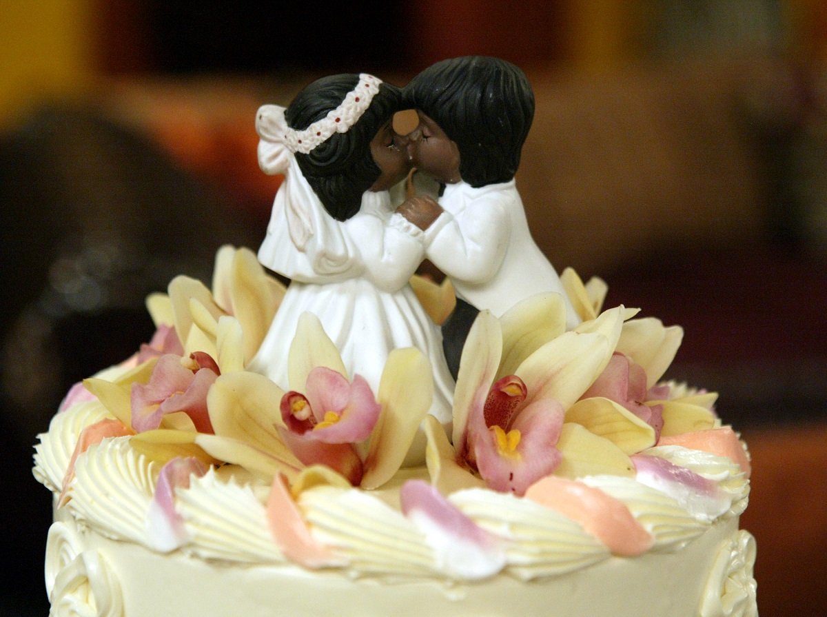 Cake topper from UPN's 'All Of Us' Special Wedding Episode, 'Let's Stay Together,' in 2004