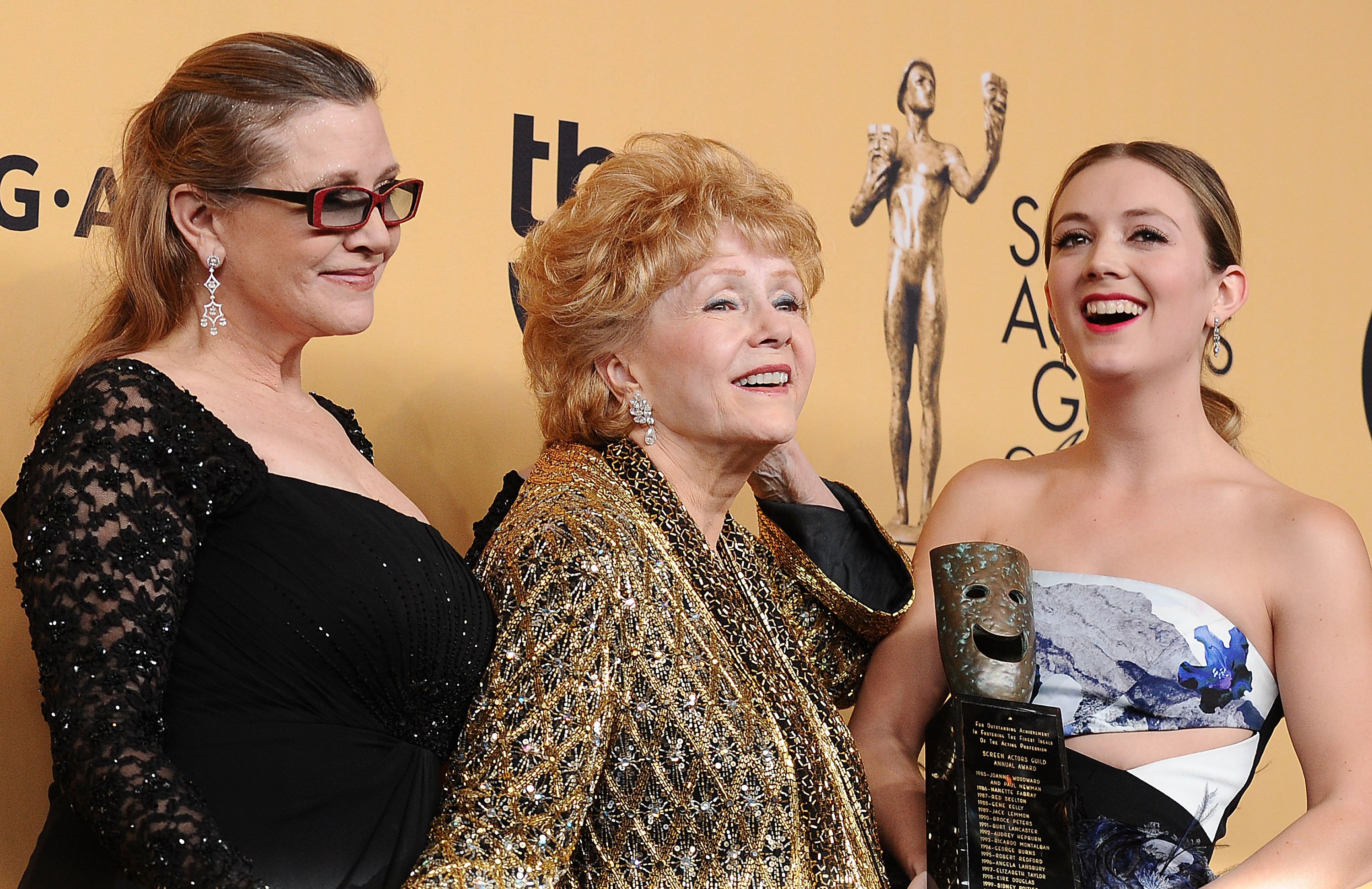 LOS ANGELES, CA - JANUARY 25: (L-R) Carrie Fisher, Debbie Reynolds and Billie Catherine Lourd pose in the press room at the 21st annual Screen Actors Guild Awards at The Shrine Auditorium on January 25, 2015 in Los Angeles, California. (