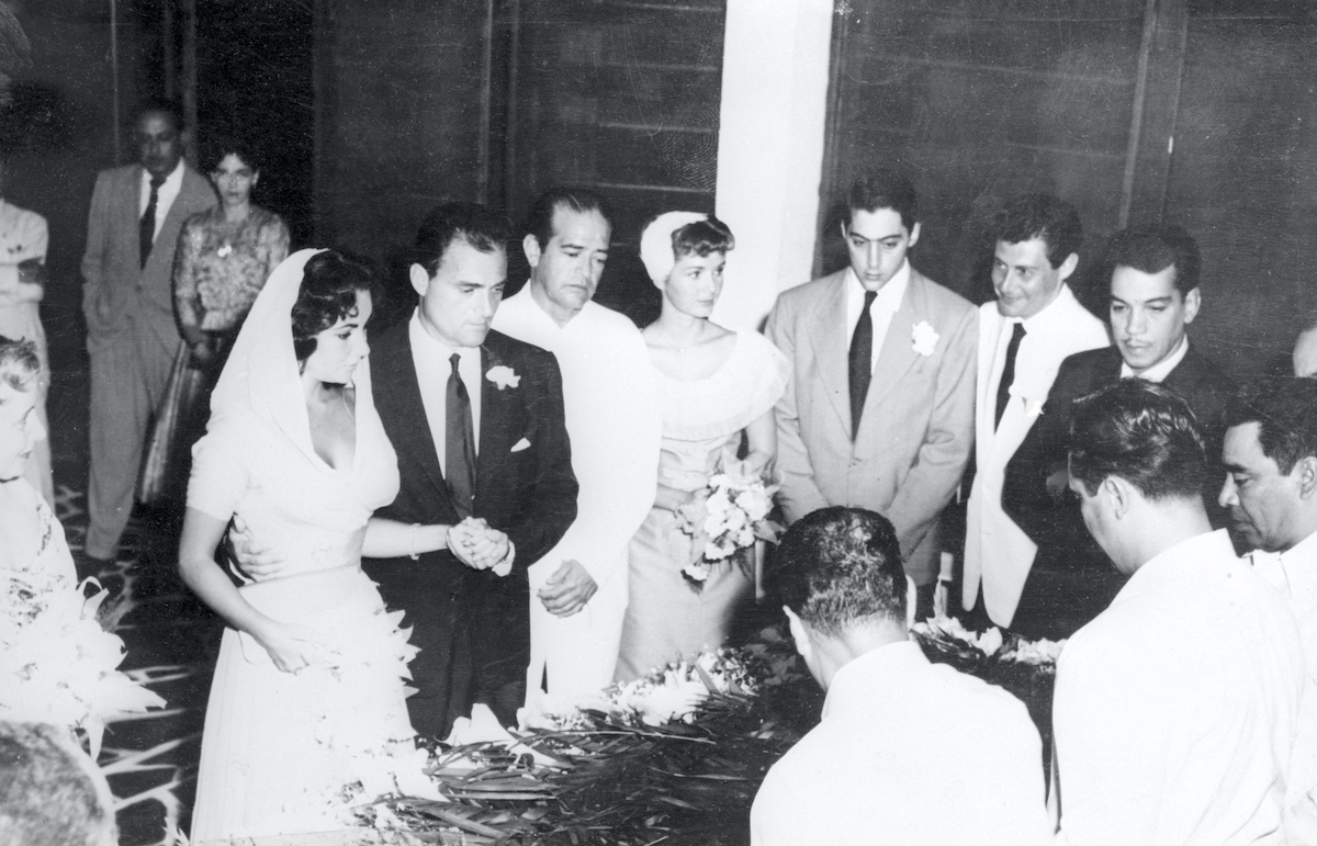 Elizabeth Taylor and Mike Todd at their wedding. Matron of honor Debbie Reynolds and best man Eddie Fisher | Bettmann/Contributor/Getty Images