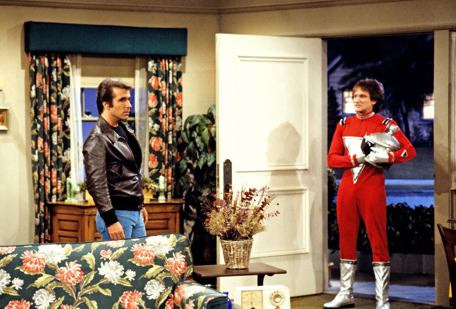 Henry Winkler and Robin Williams on 'Happy Days'