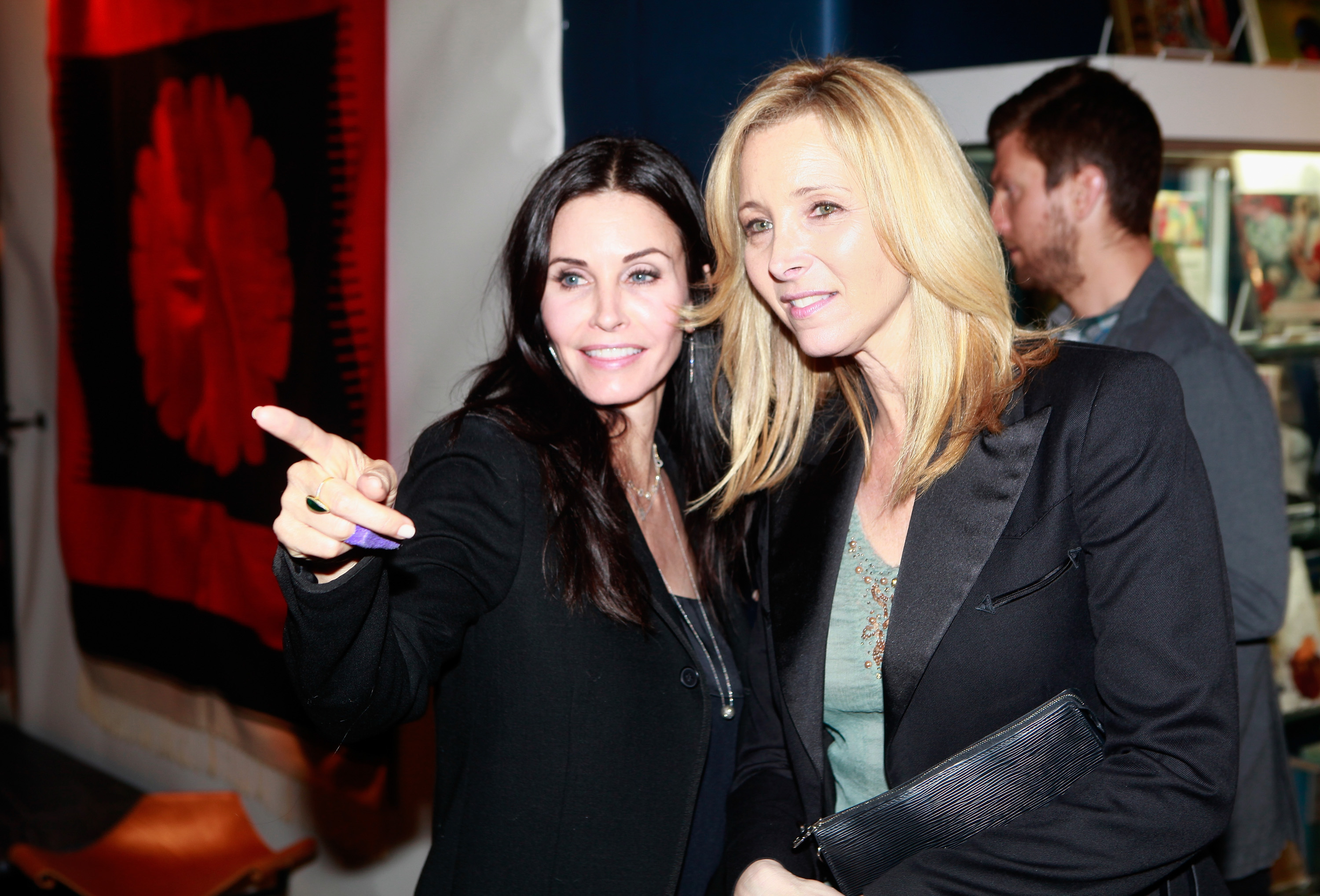 Lisa Kudrow and Courteney Cox