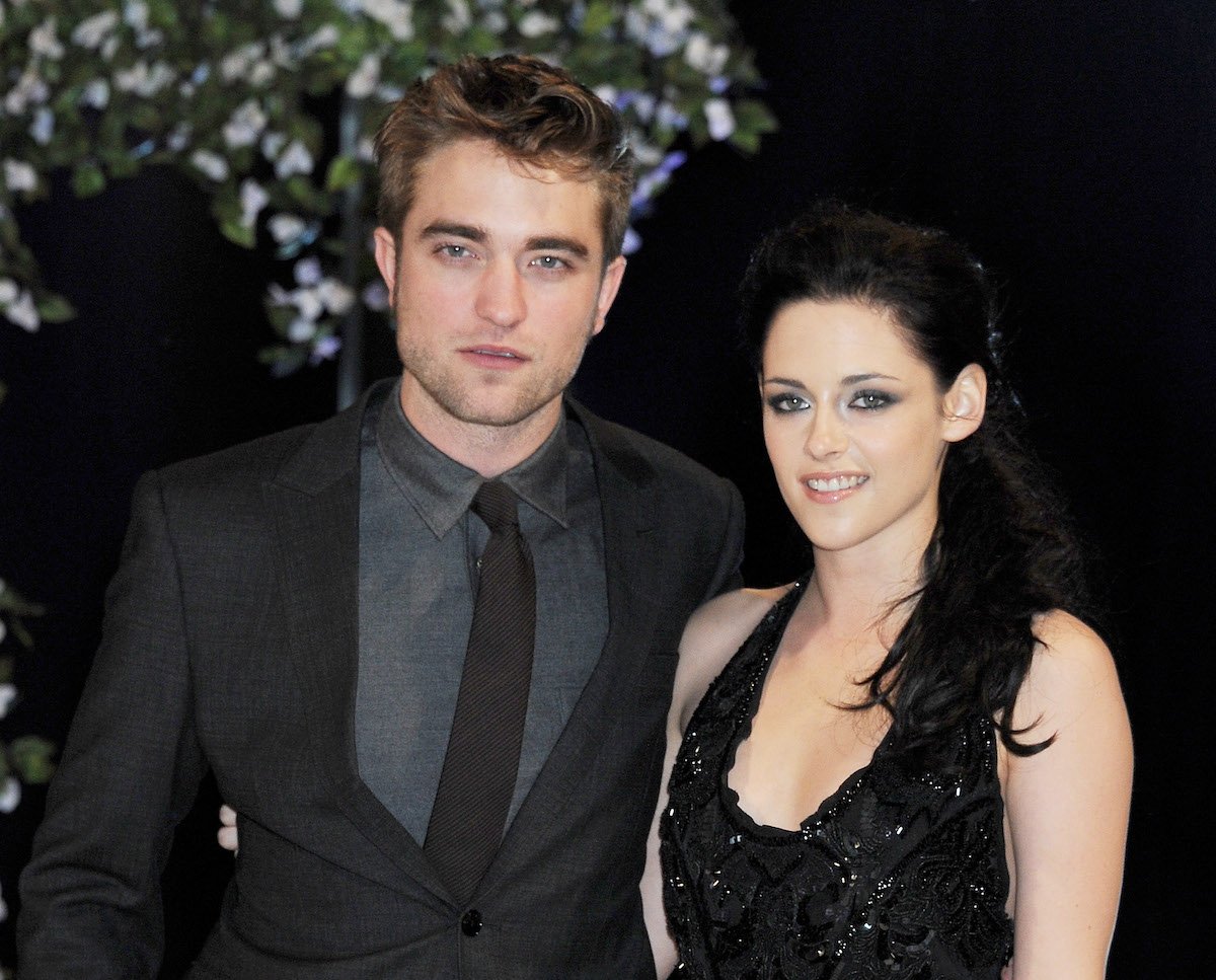 Actors Robert Pattinson (L) and Kristen Stewar