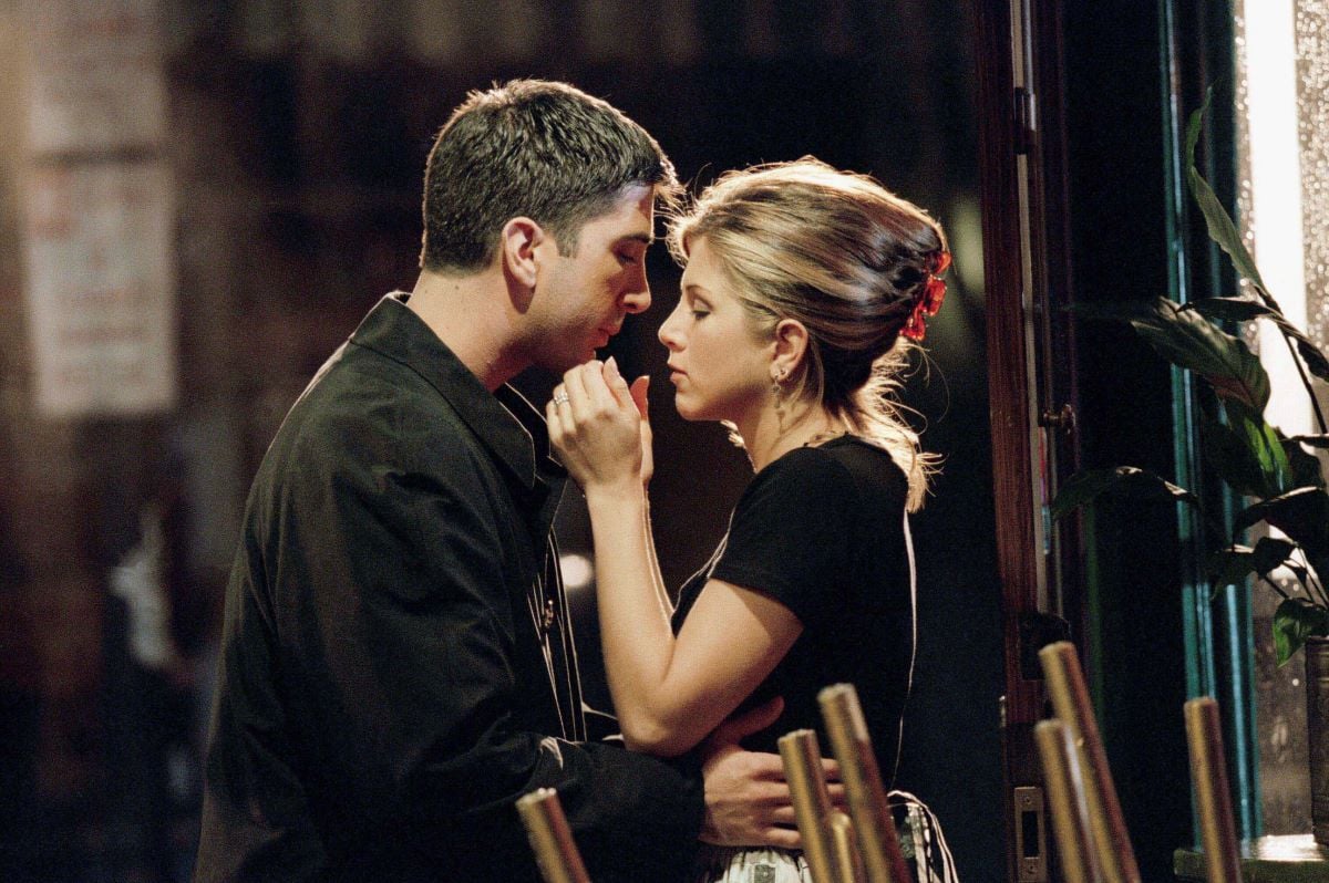 David Schwimmer as Ross Geller and Jennifer Aniston as Rachel Green in season 2 of 'Friends' 