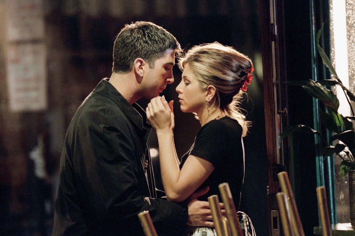 David Schwimmer as Ross Geller and Jennifer Aniston as Rachel Green in season 2 of 'Friends'