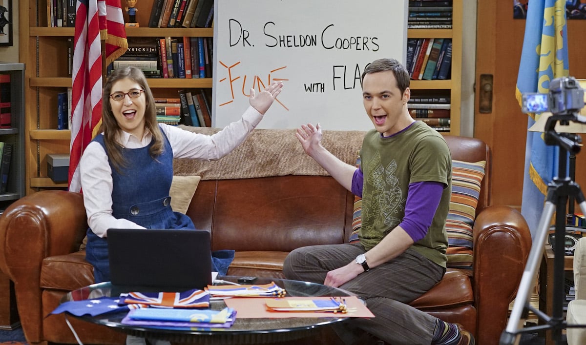 Sheldon (Jim Parsons, right) and Amy (Mayim Bialik, left) host a live Valentine's Day episode of Fun with Flag, on THE BIG BANG THEORY