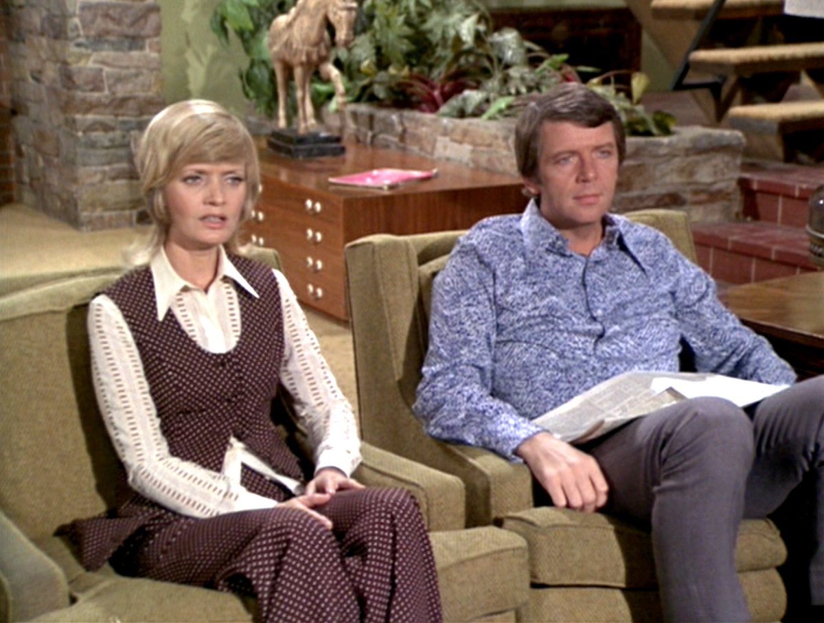 Florence Henderson as Carol Brady and Robert Reed as Mike Brady in the Brady Brunch episode, "Getting Davy Jones."