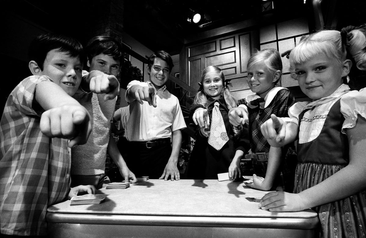 Mike Lookinland, Christopher Knight, Barry Williams, Maureen McCormick, Eve Plumb, and Susan Olsen on 'The Brady Bunch' 