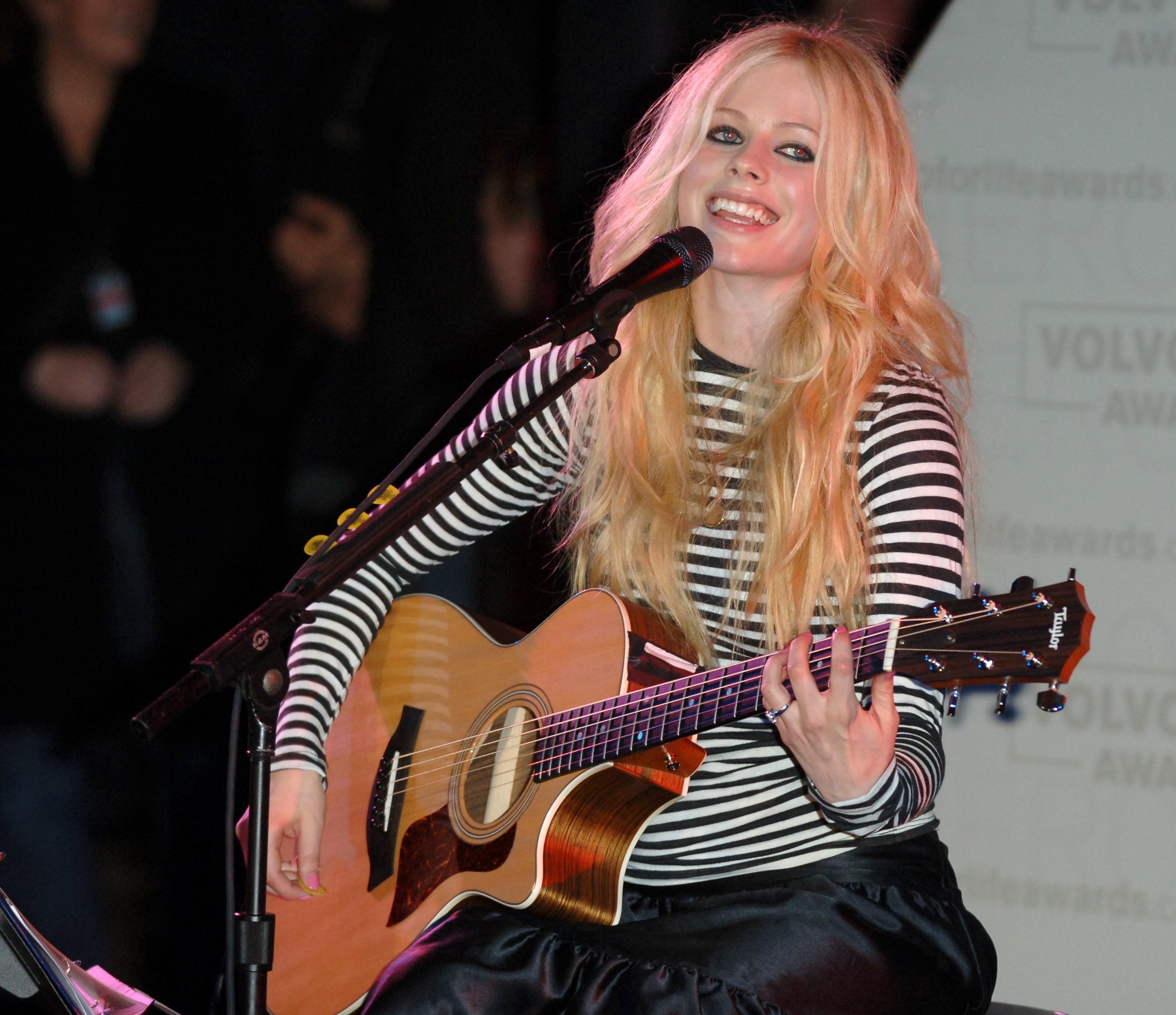 Avril Lavigne with a guitar