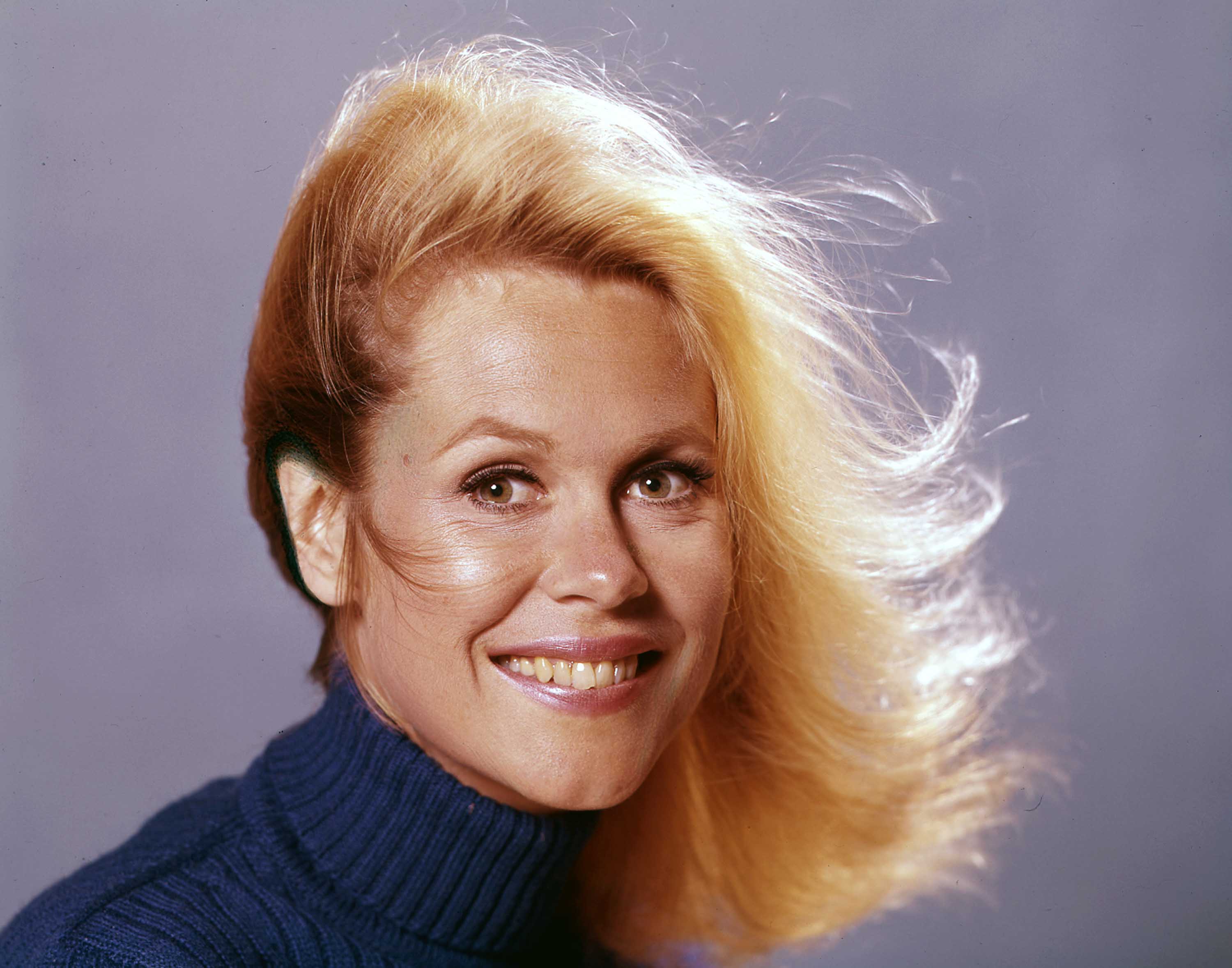 Elizabeth Montgomery with long hair