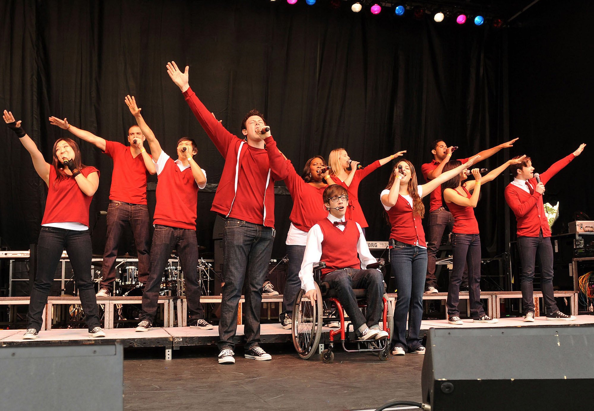 The cast of GLEE performs at the White House for the White House Easter Egg Roll on Monday, April 5, 2010