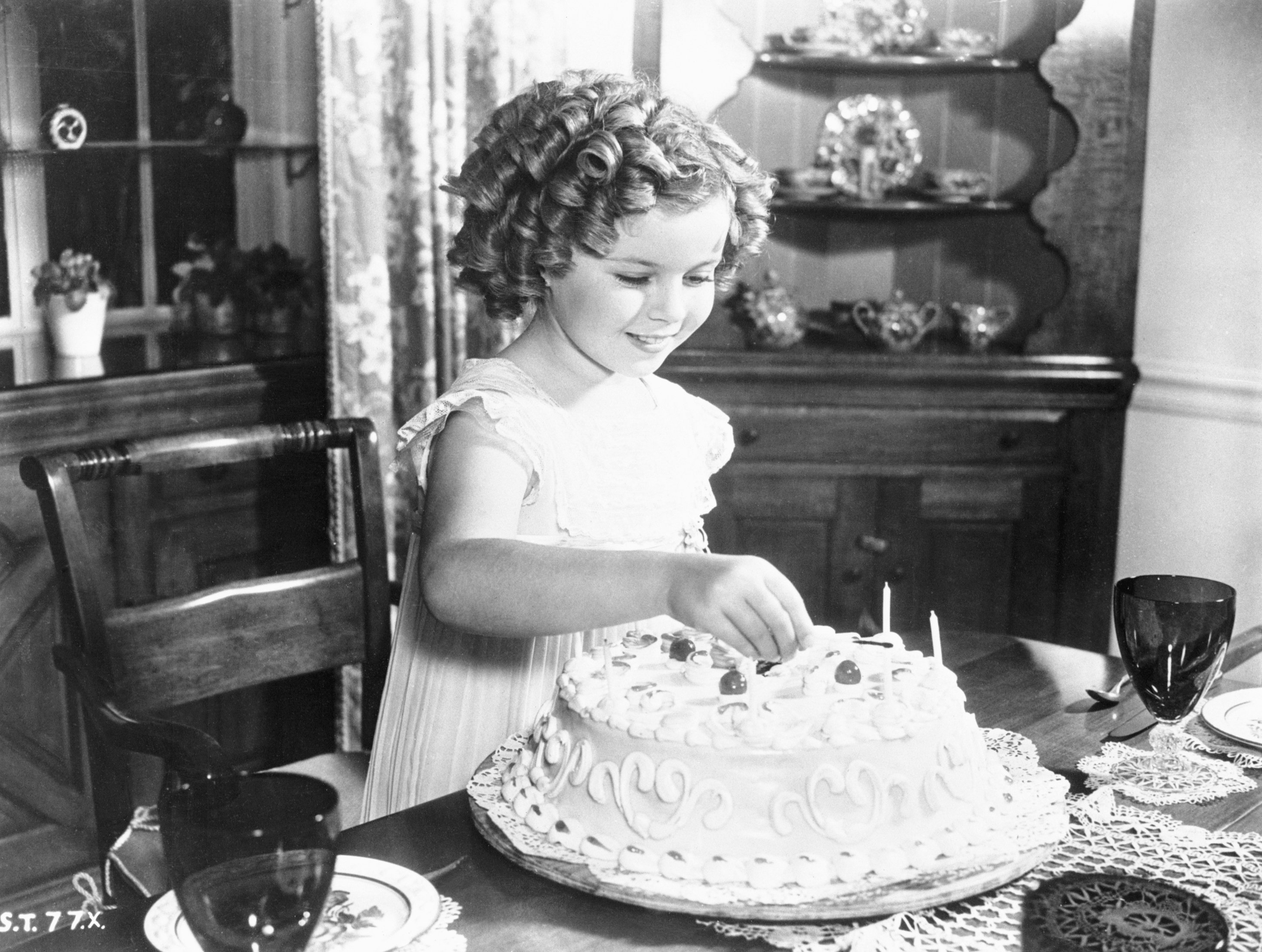 Shirley Temple with a cake