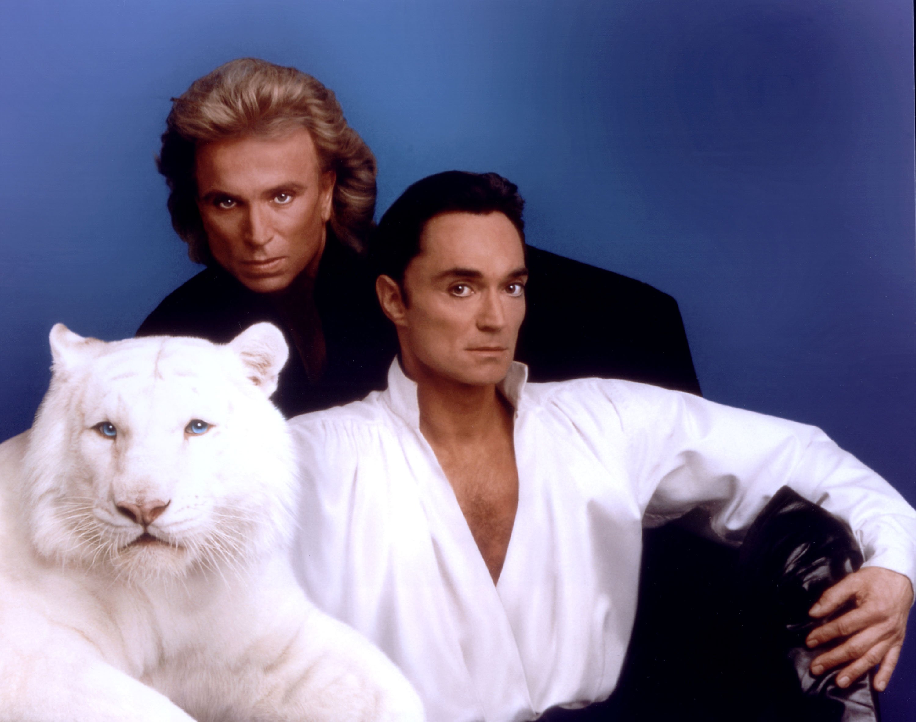 Siegfried and Roy with white tiger