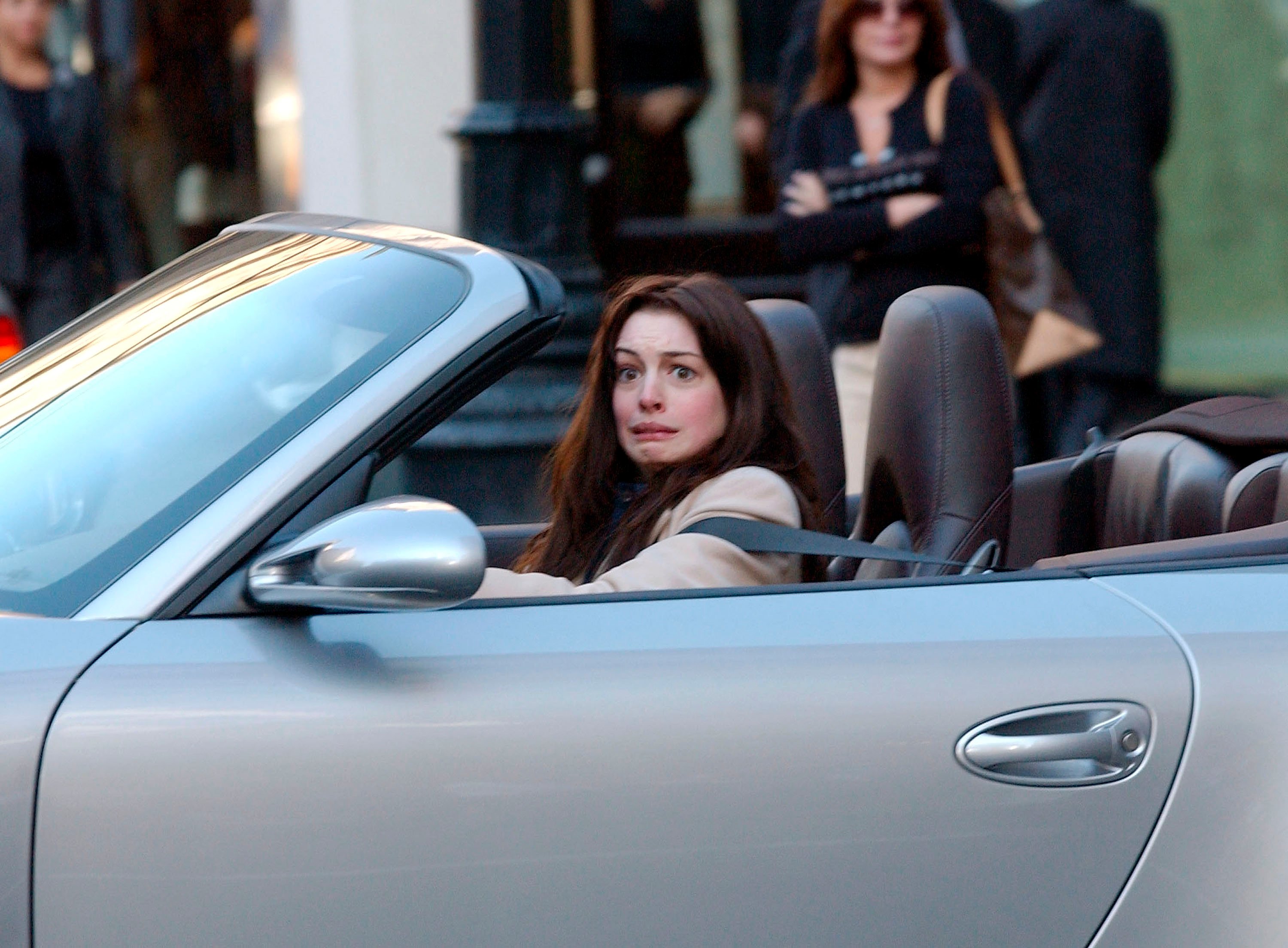 Anne Hathaway shoots a scene for the movie 'The Devil Wears Prada'