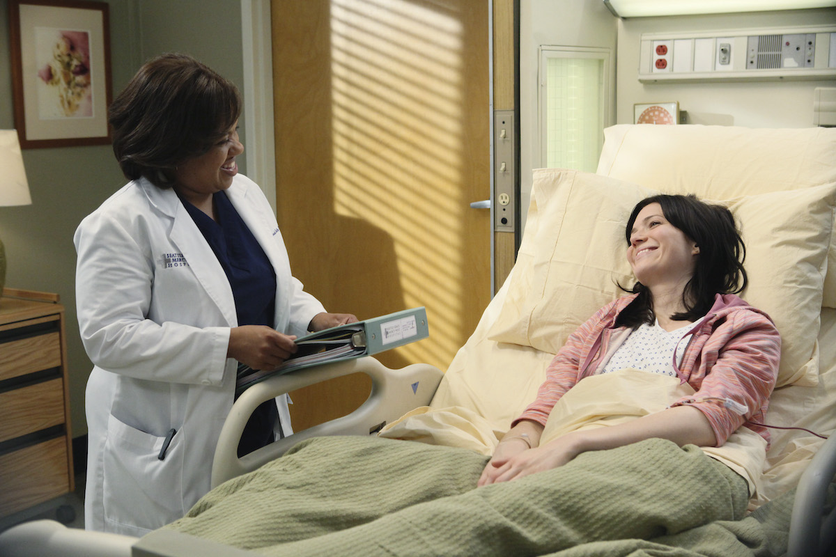 Chandra Wilson plays Dr. Miranda Bailey as Mandy Moore sits in a hospital bed playing a patient on 'Grey's Anatomy' on 'Grey's Anatomy' Season 6