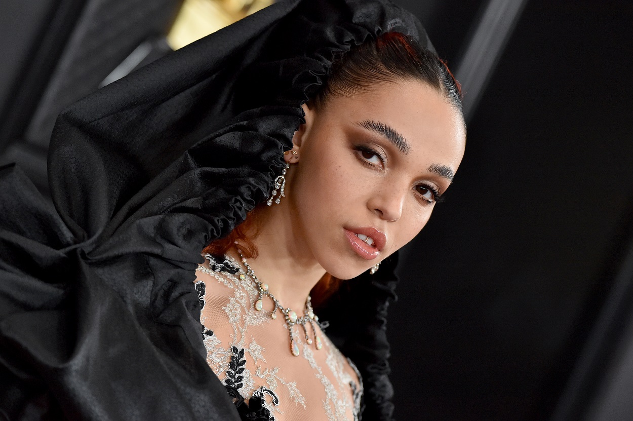 FKA Twigs arrives to the Grammys in 2020