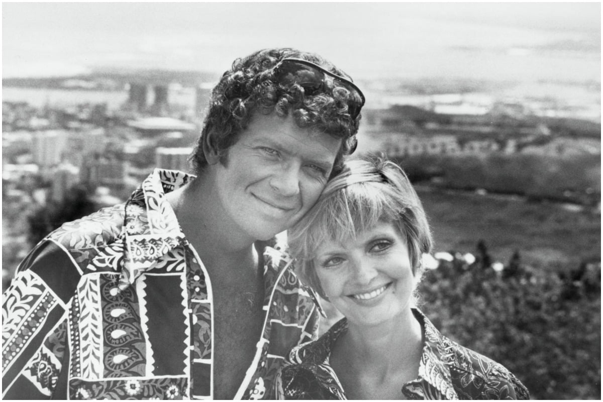 UNITED STATES - OCTOBER 20: THE BRADY BUNCH - "Hawaii" 9/22/72 Robert Reed, Florence Henderson