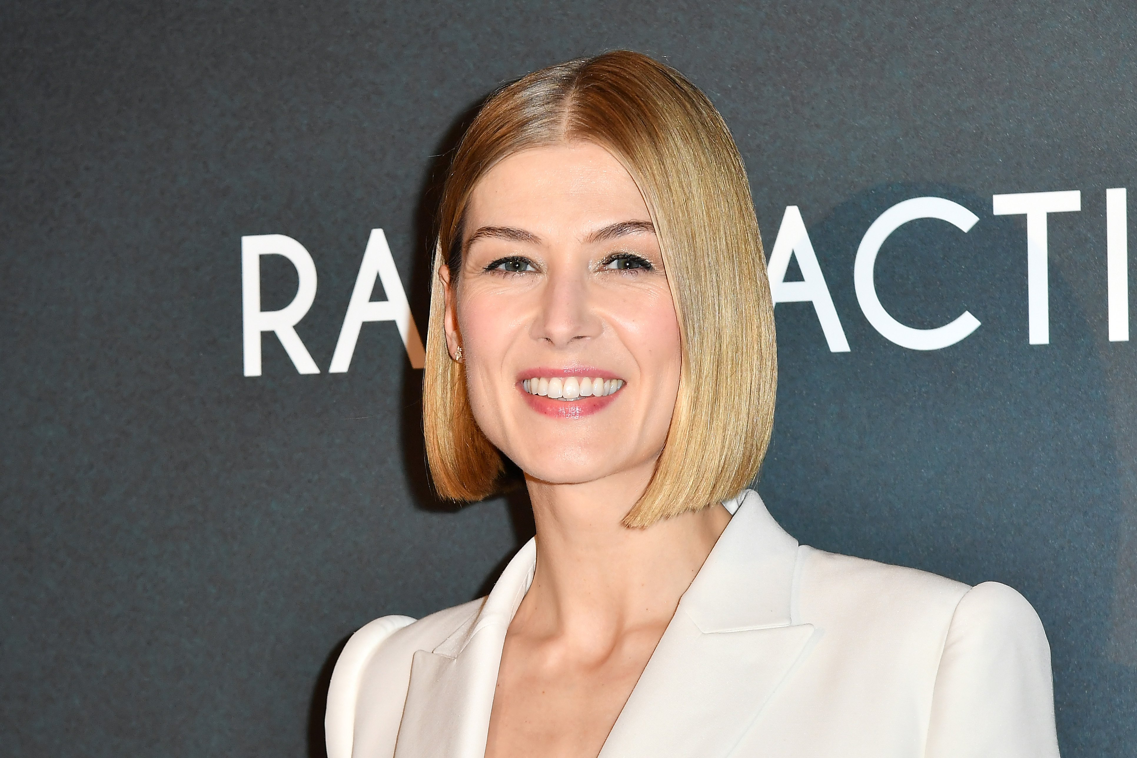Rosamund Pike attends the 'Radioactive' premiere.