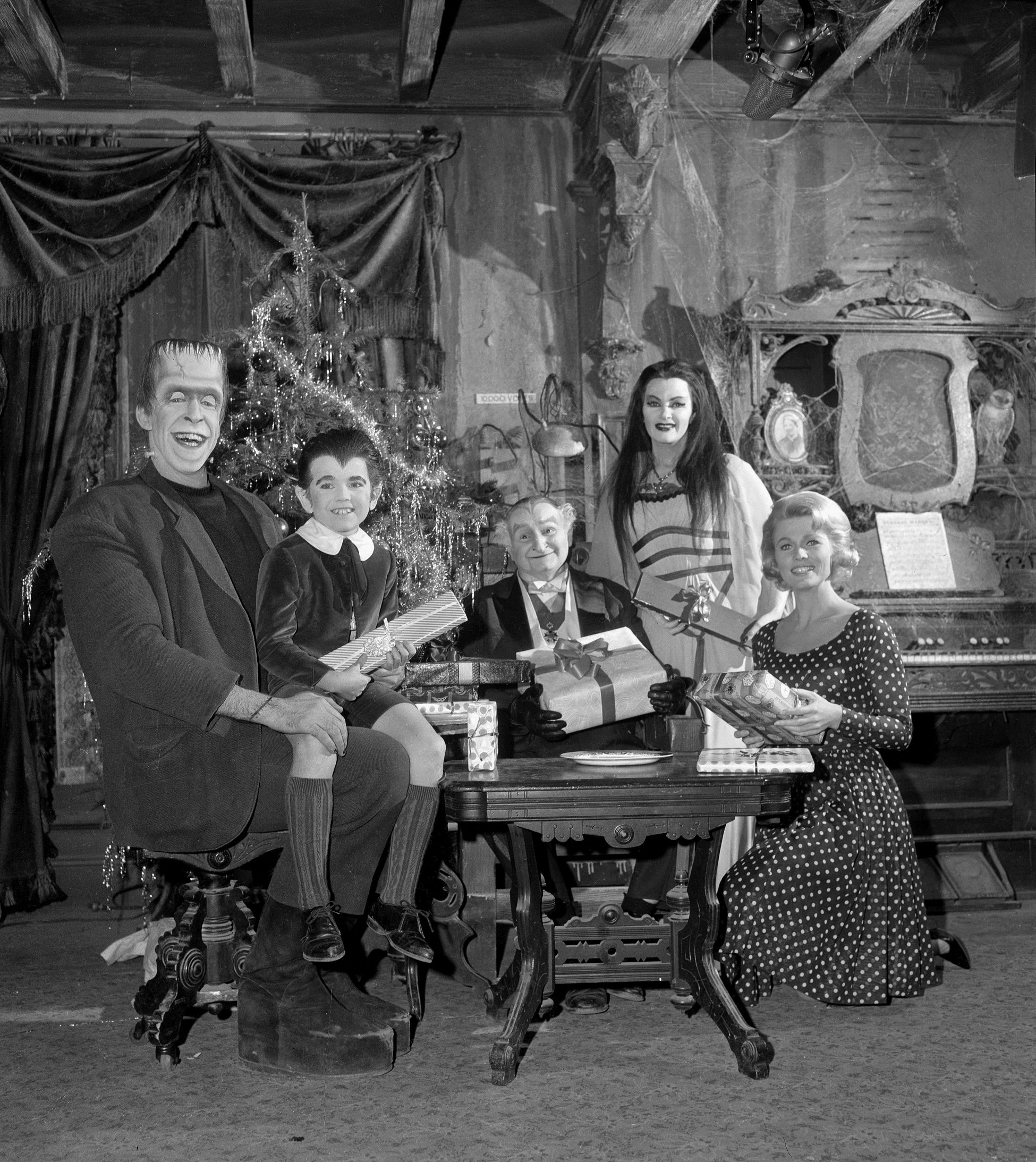 Fred Gwynne as Herman Munster, Butch Patrick as Eddie Munster, Al Lewis as Grandpa Munster, Yvonne DeCarlo as Lily Munster, and Pat Priest as Marilyn Munster in a cast photo of 'The Munsters', 1964