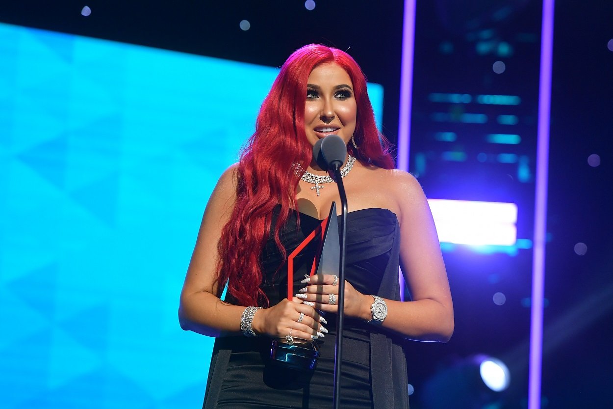 Jaclyn Hill accepts award following cosmetics launch