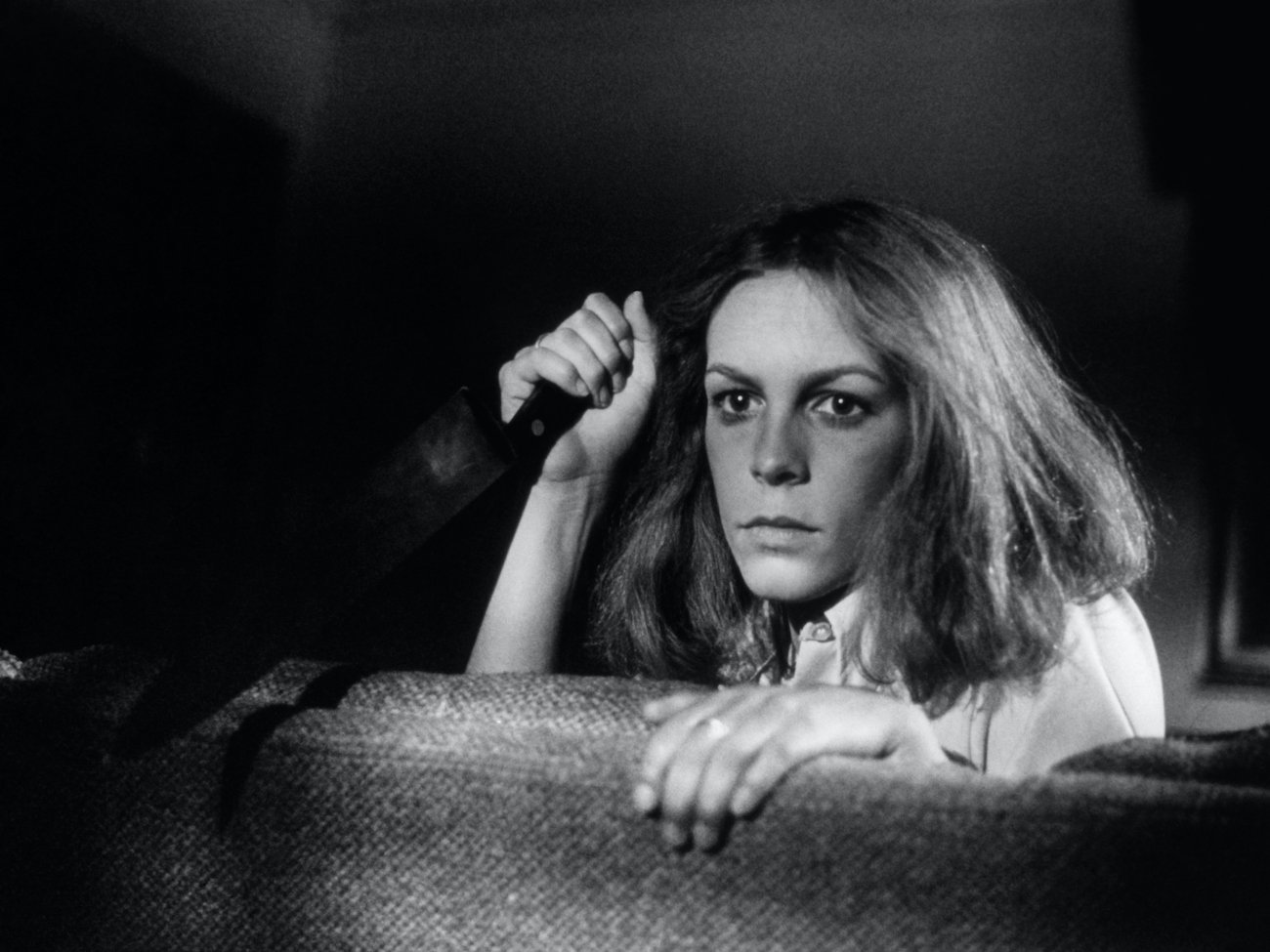 Jamie Lee Curtis, Halloween set, holding a knife