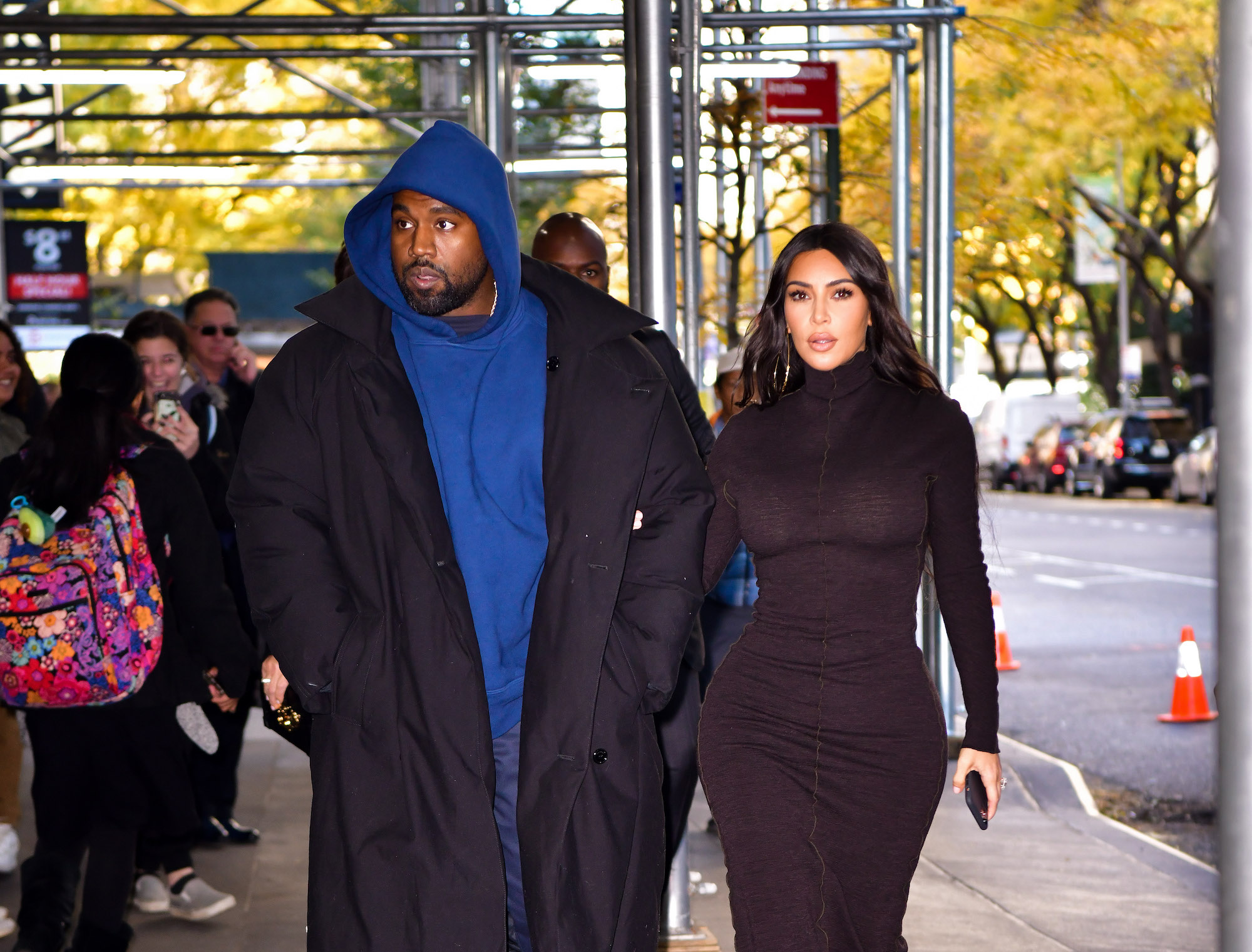 (L-R) Kanye West and Kim Kardashian West walking down the street