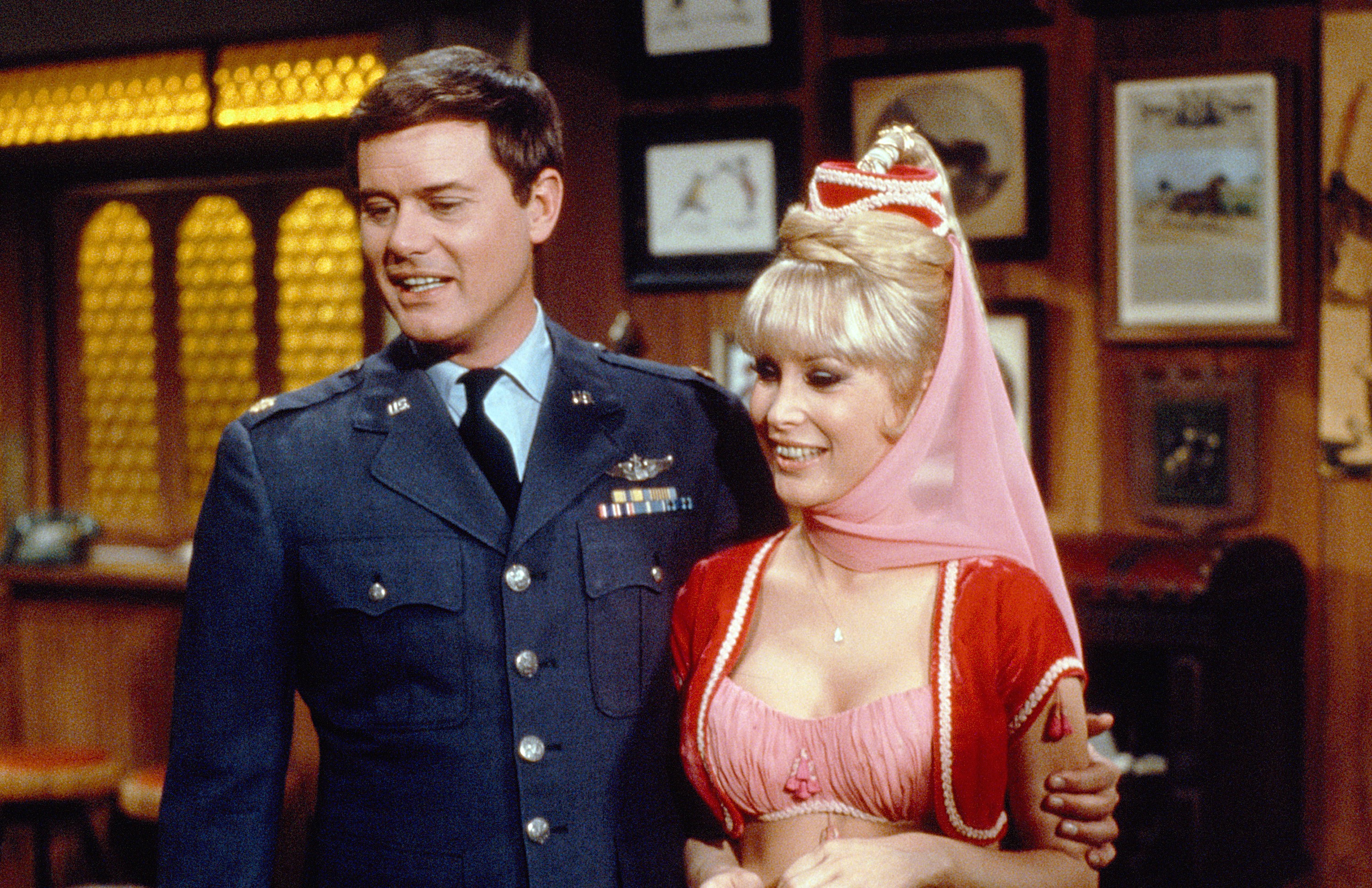 Larry Hagman as Anthony 'Tony' Nelson and Barbara Eden as Jeannie in 'I Dream of Jeannie'