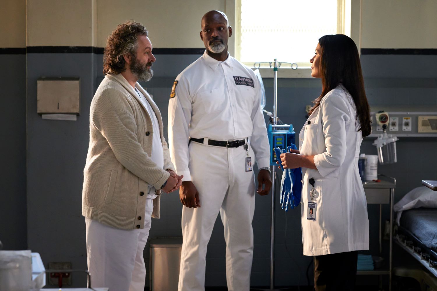 Michael Sheen, Esau Pritchett and Catherine Zeta Jones in the “Face Value” episode of 'Prodigal Son'