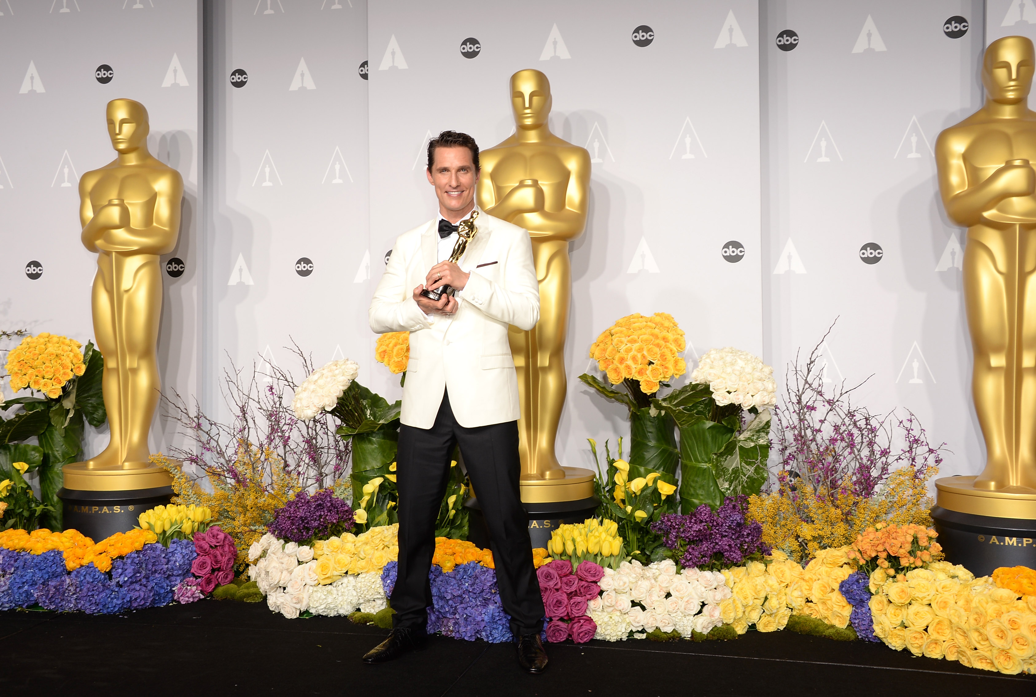 Oscar winner Matthew McConaughey holding Academy Award