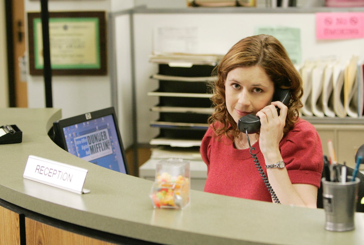 Jenna Fischer as Pam Beesly is talking on the phone at her desk on 'The Office'