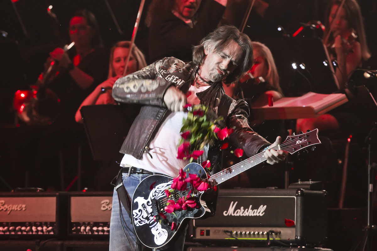 Why Does Rick Springfield Smash Roses On His Guitar?