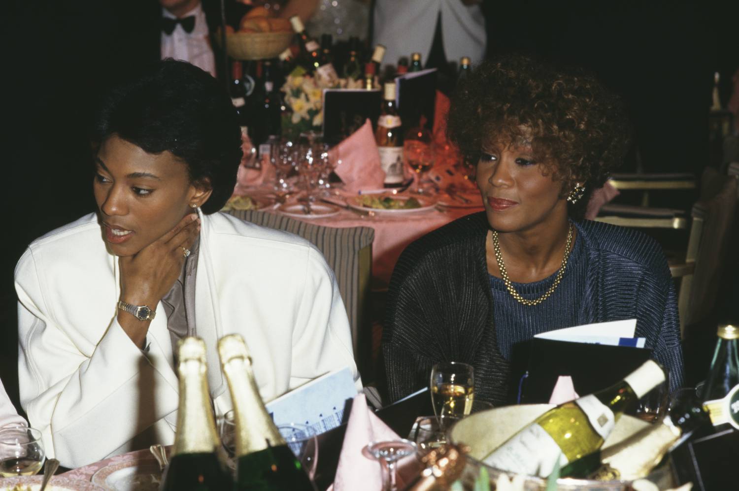 Robyn Crawford, left, and American singer Whitney Houston (1963 - 2012), circa 1988.