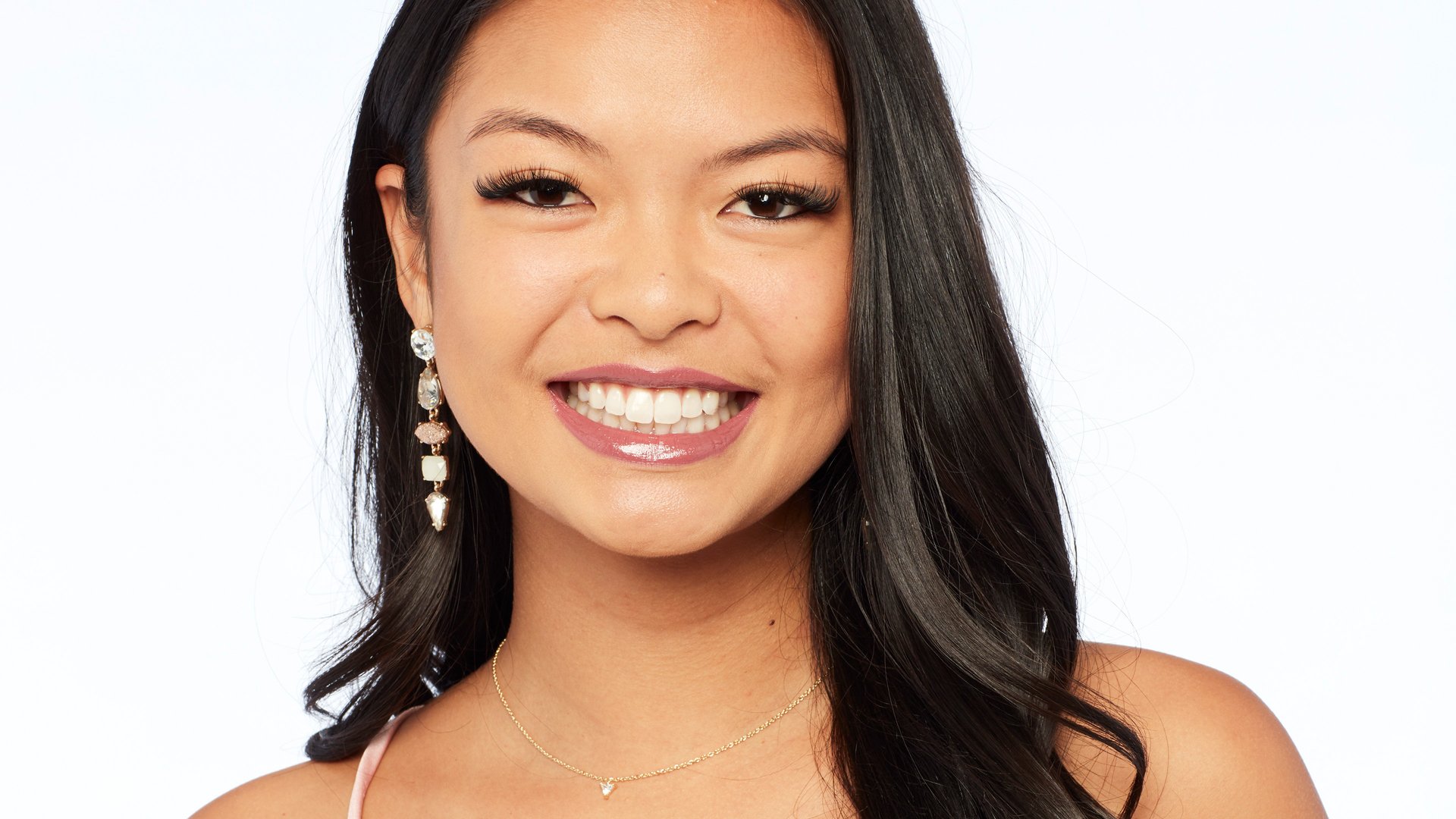 Headshot of 'The Bachelor' Season 25 cast member Serena Chew (Serena C.)