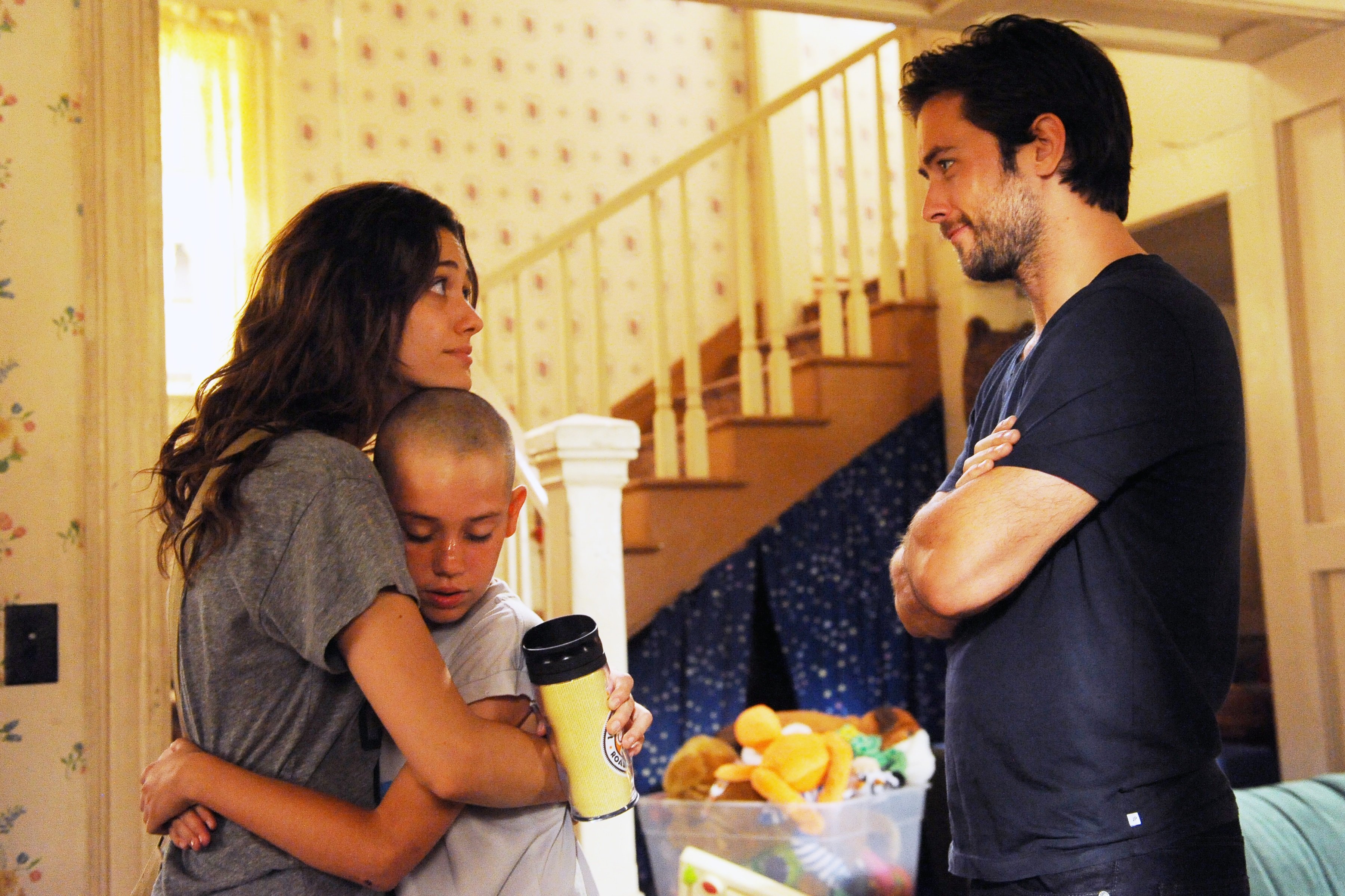 Emmy Rossum as Fiona Gallagher, Ethan Cutkosky as Carl Gallagher and Justin Chatwin as Jimmy in Shameless