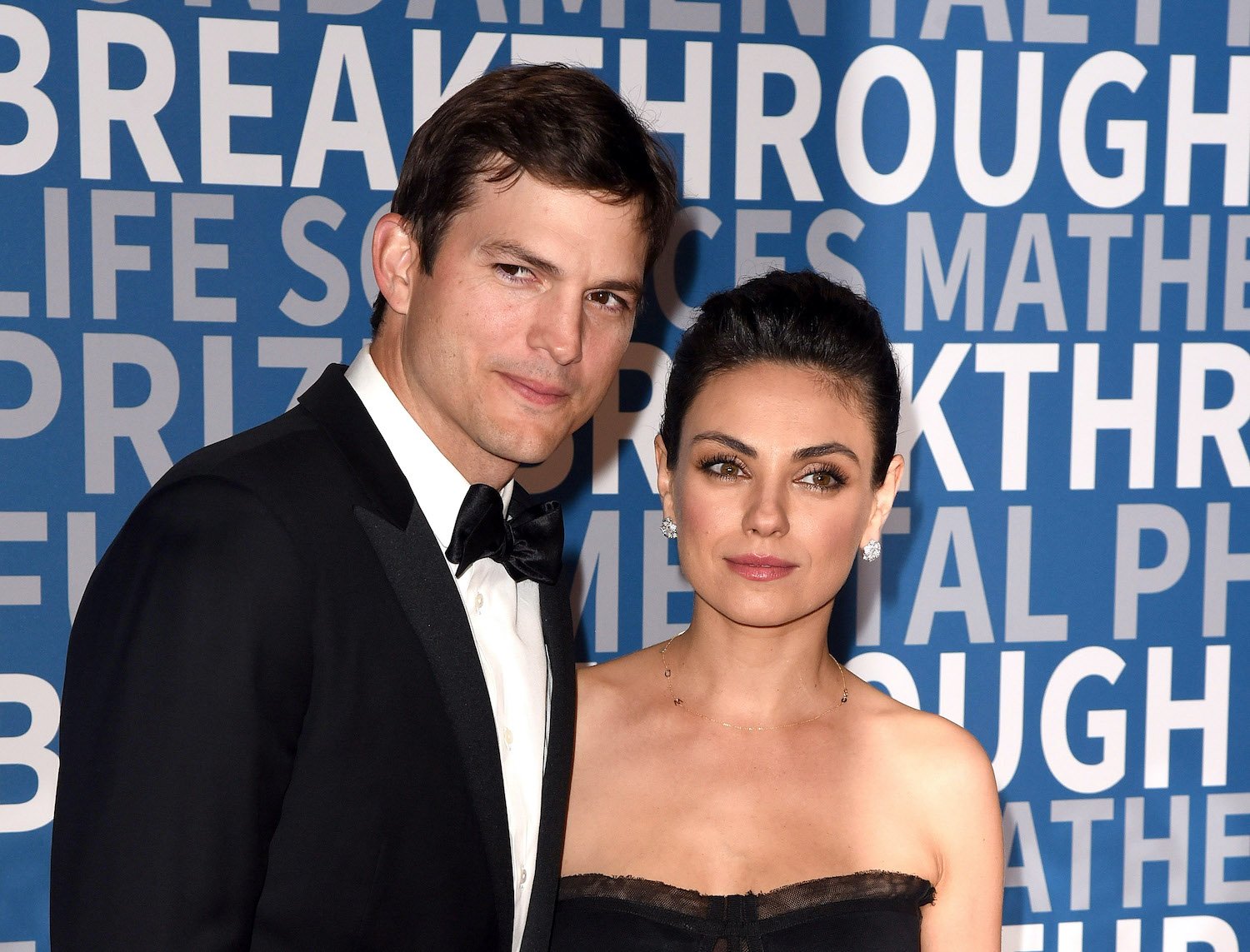 Ashton Kutcher and Mila Kunis stand together and pose for cameras at the 6th Annual Breakthrough Prize at NASA Ames Research Center on December 3, 2017