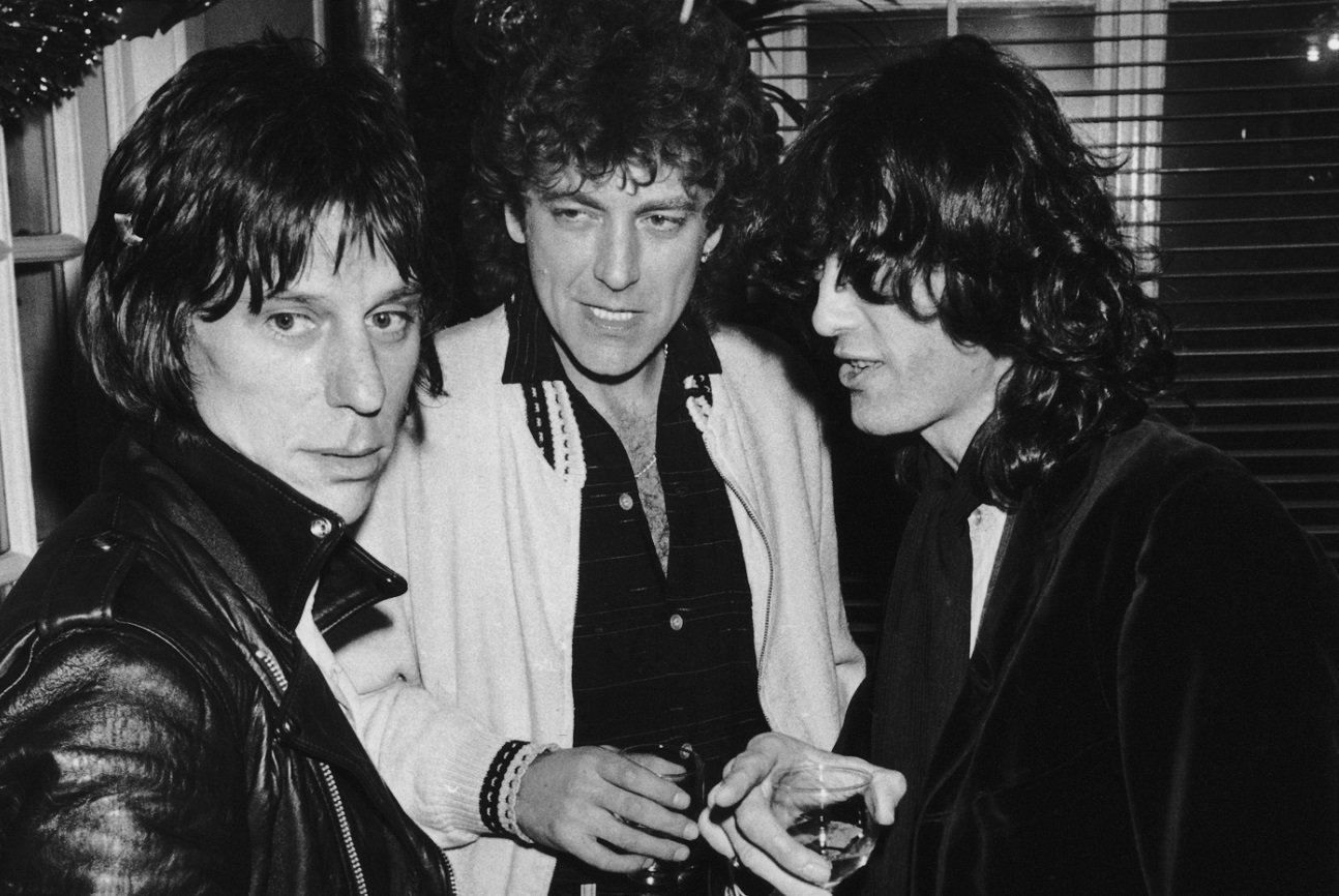 Jeff Beck, Robert Plant, and Jimmy Page talking at an event in 1983