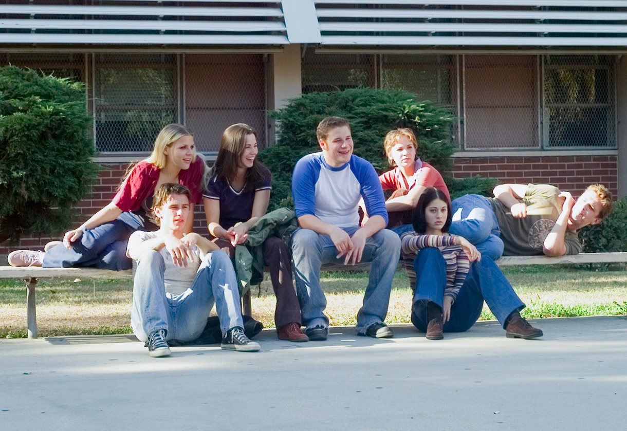 James Franco as Daniel Desario, Busy Philipps as Kim Kelly, Linda Cardellini as Lindsay Weir, Seth Rogan as Ken Miller, Stacy Hogue as Stacy, Lizzy Caplan as Sara, Jason Segel as Nick Andopolis