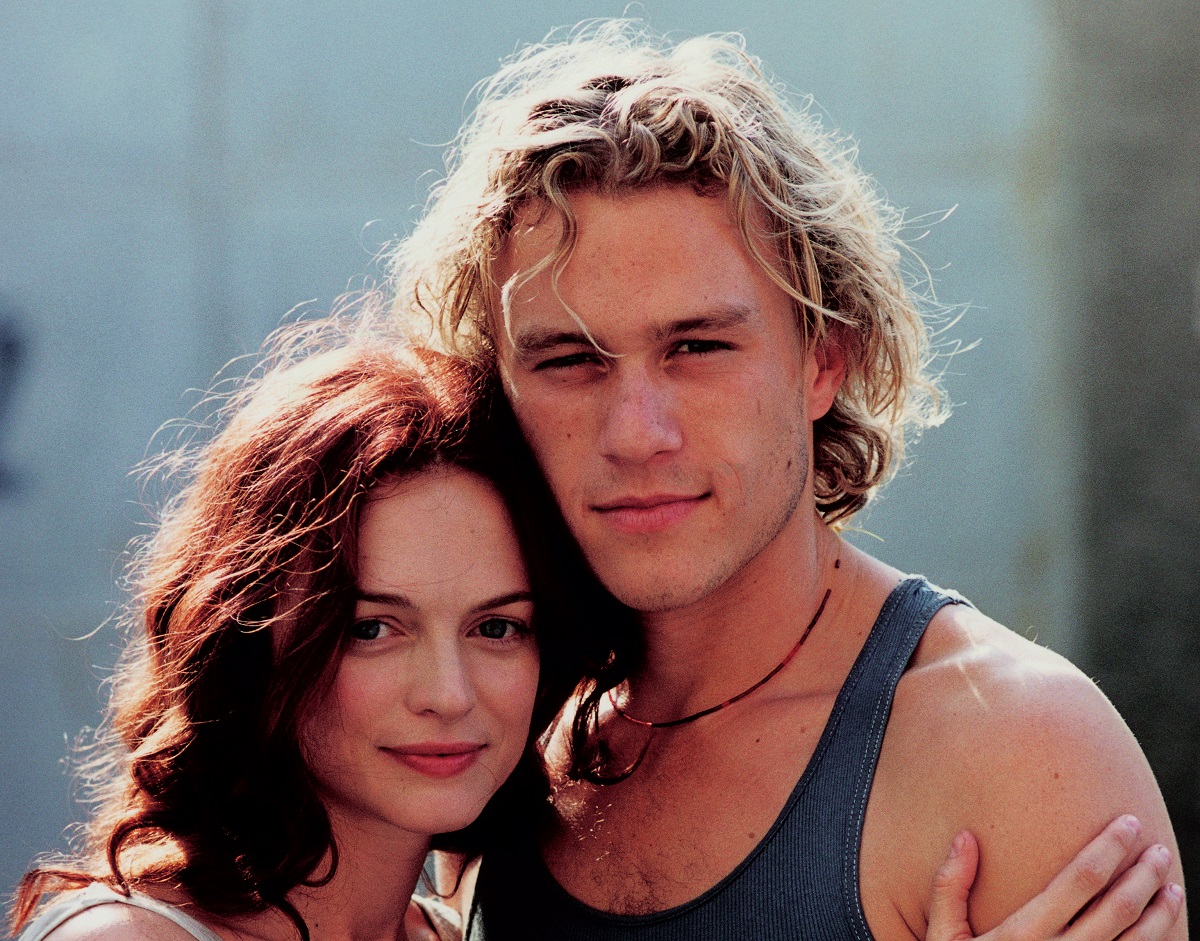 Heather Graham on the set of the film 'From Hell' in Prague, with her boyfriend, Australian actor Heath Ledger, in 2000.