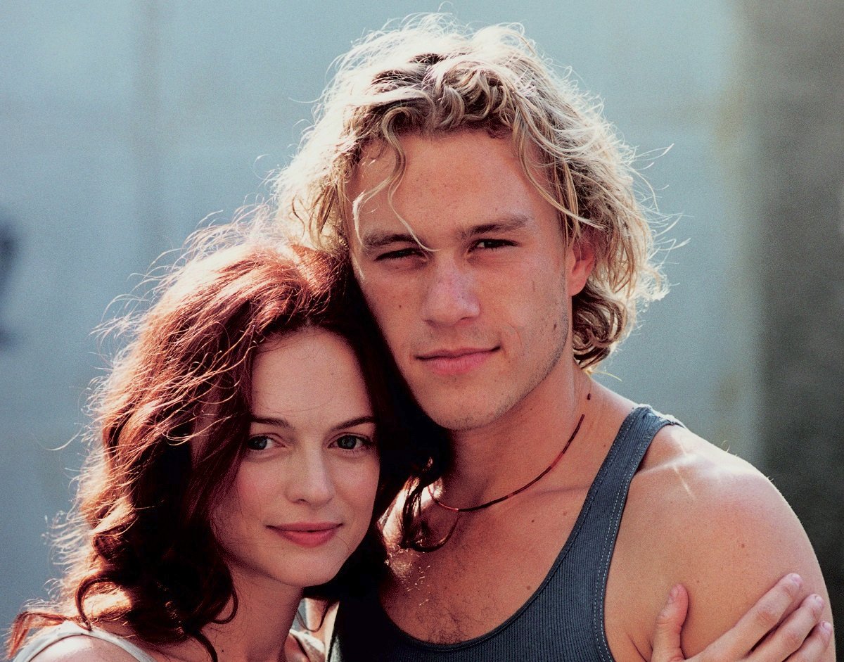 Heather Graham on the set of the film 'From Hell' in Prague, with her boyfriend, Australian actor Heath Ledger, in 2000.