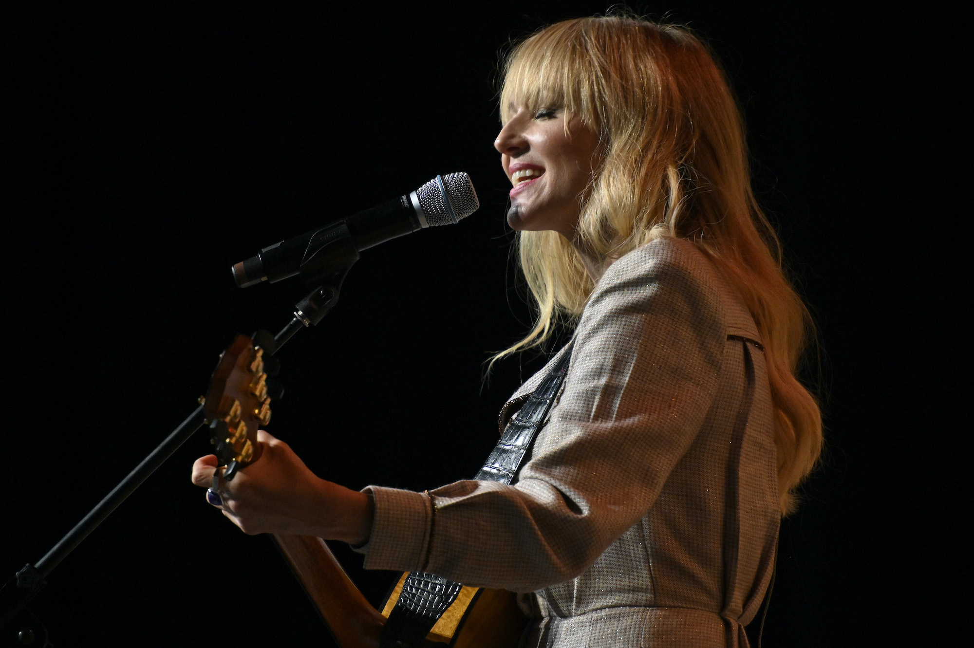 Jewel performs onstage