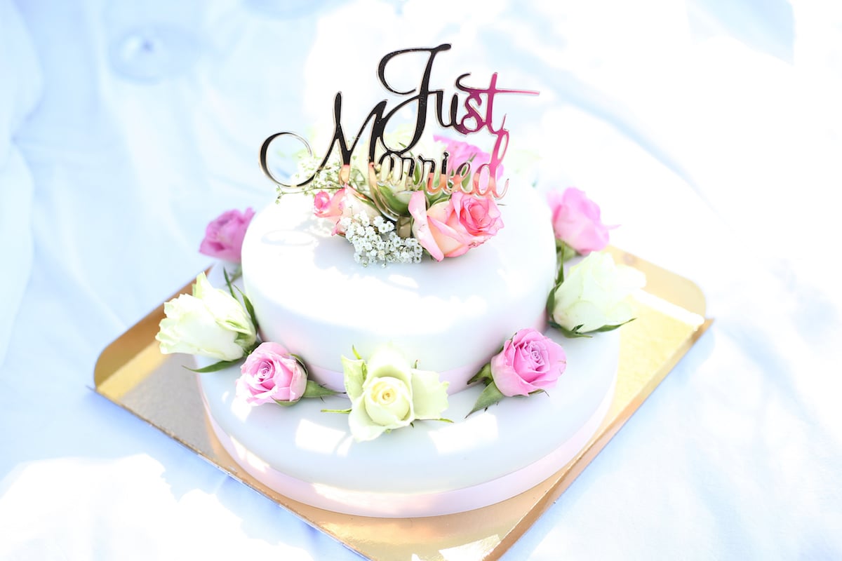 Small wedding cake with Just Married sign
