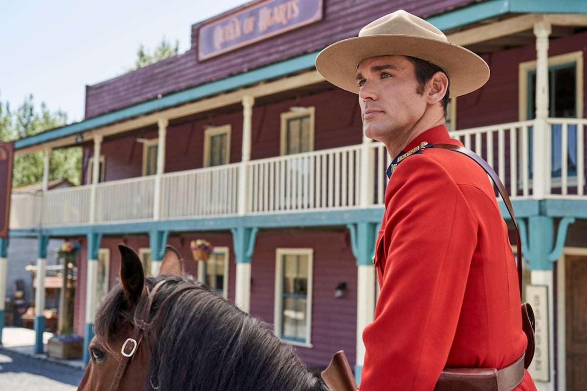 Nathan riding a horse in the When Calls the Heart Season 8 premiere 