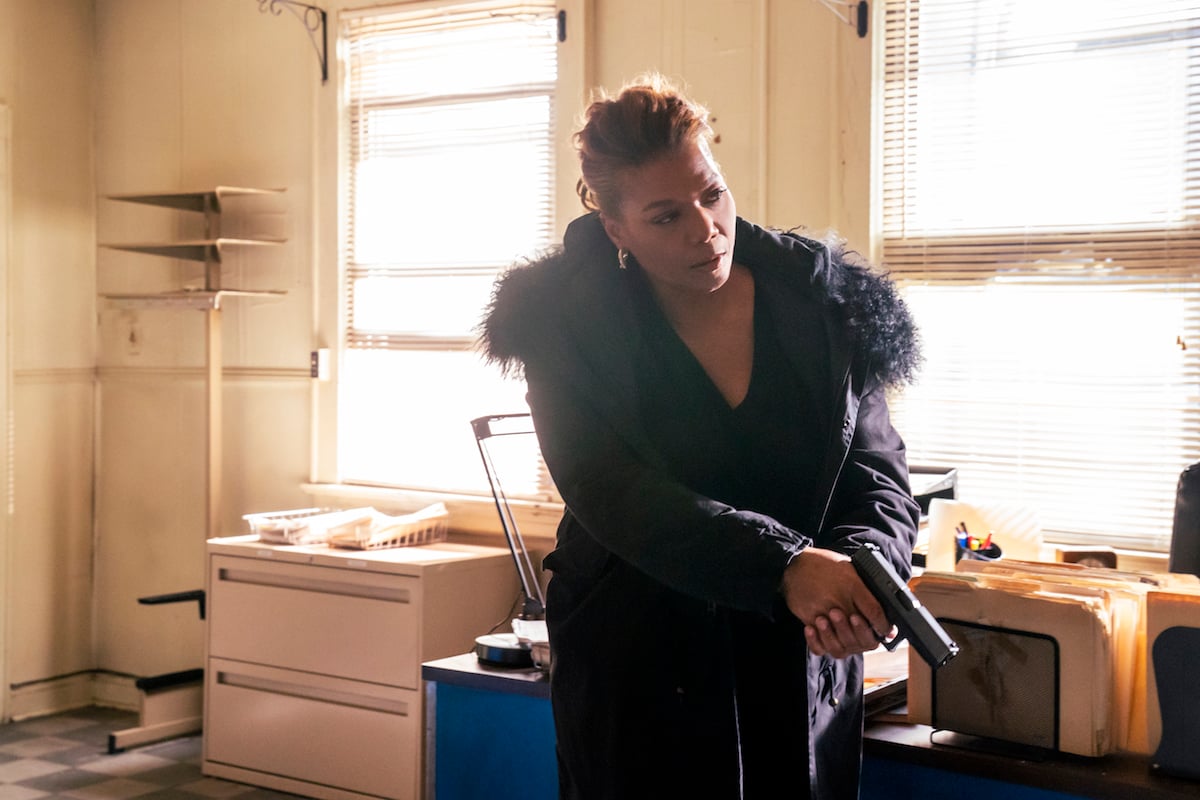 Queen Latifah as Robyn McCall holding a gun in an episode of The Equalizer