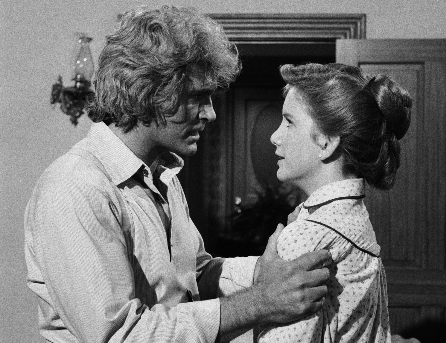 Michael Landon grabbing Melissa Gilbert by the shoulders in a still from 'Little House: A New Beginning'