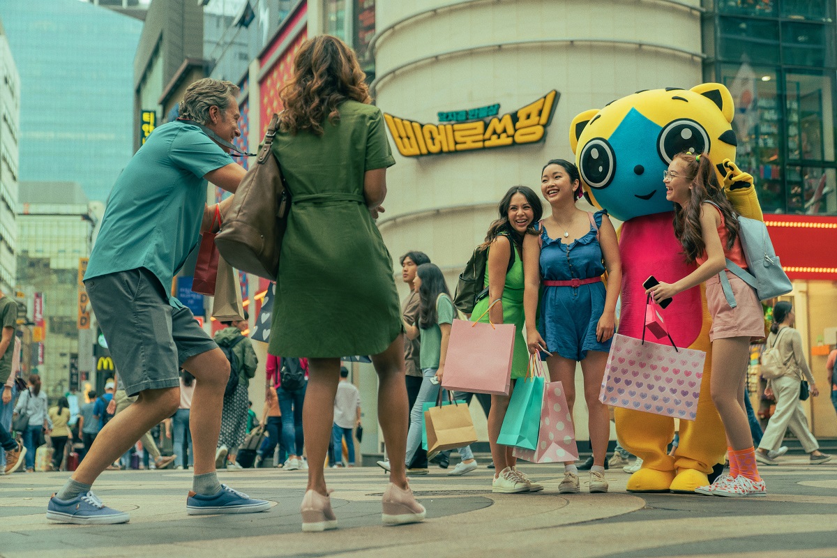 (L-R): John Corbett as Dan Covey, Sarayu Blue as Trina Rothschild, Janel Parrish as Margot Covey, Lana Condor as Lara Jen, and Anna Cathcart as Kitty Covey in 'To All the Boys: Always and Forever'