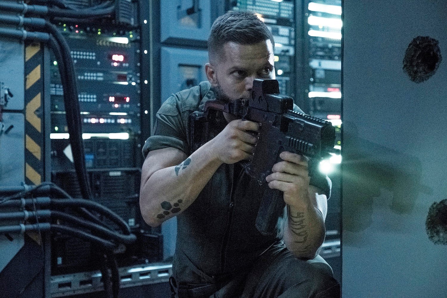 Wes Chatham as Amos Burton in The Expanse