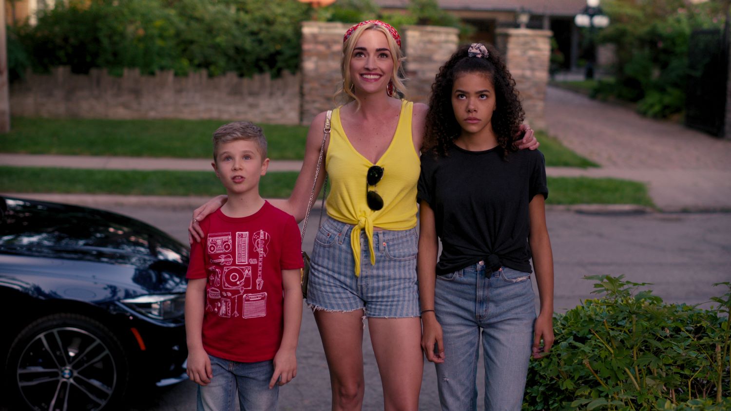 ‘Ginny & Georgia’ (L-R) Diesel La Torraca as Austin, Brianne Howey as Georgia, and Antonia Gentry as Ginny