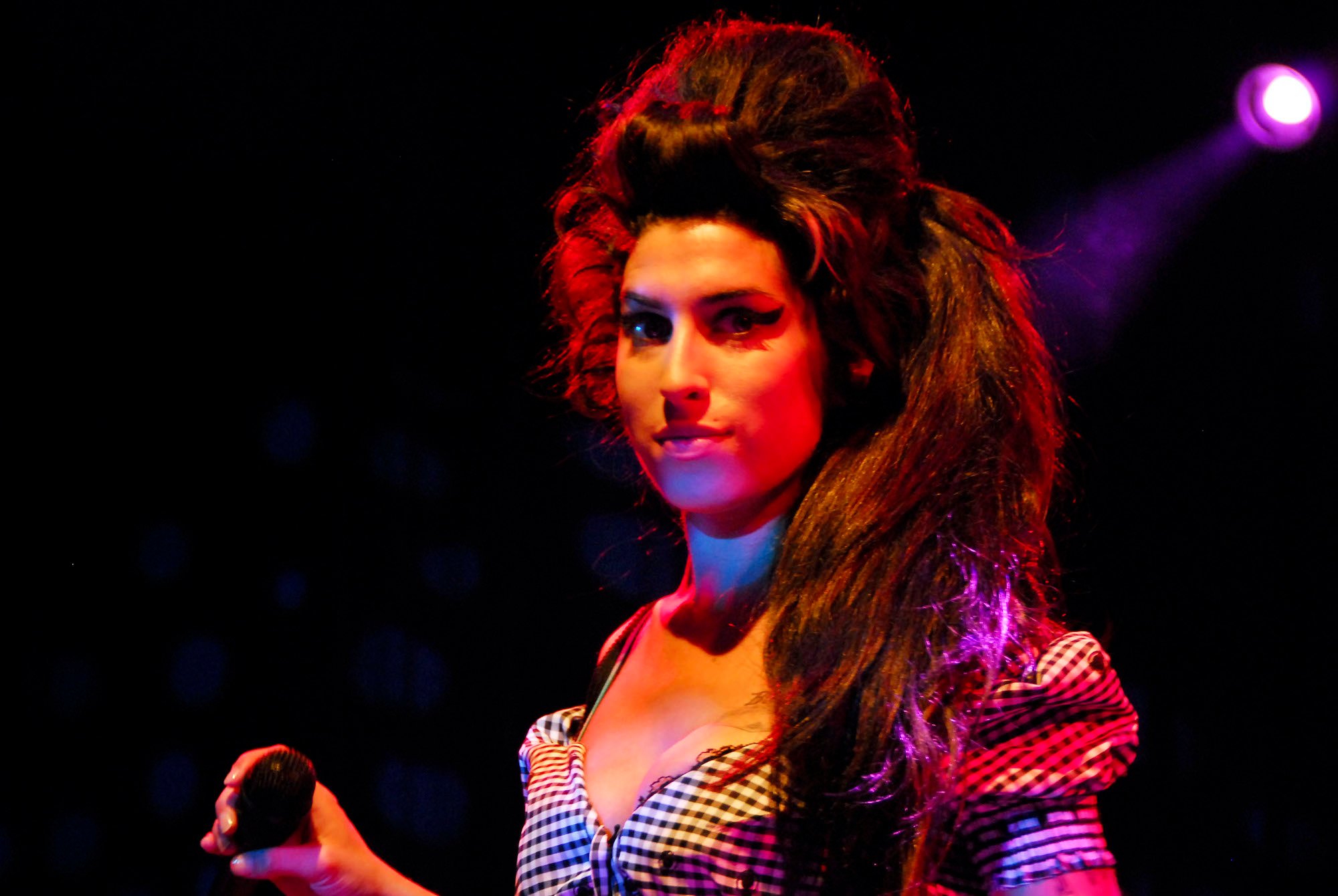 Amy Winehouse’s ‘Valerie’ Cover Was Inspired By a Celebrity Makeup Artist