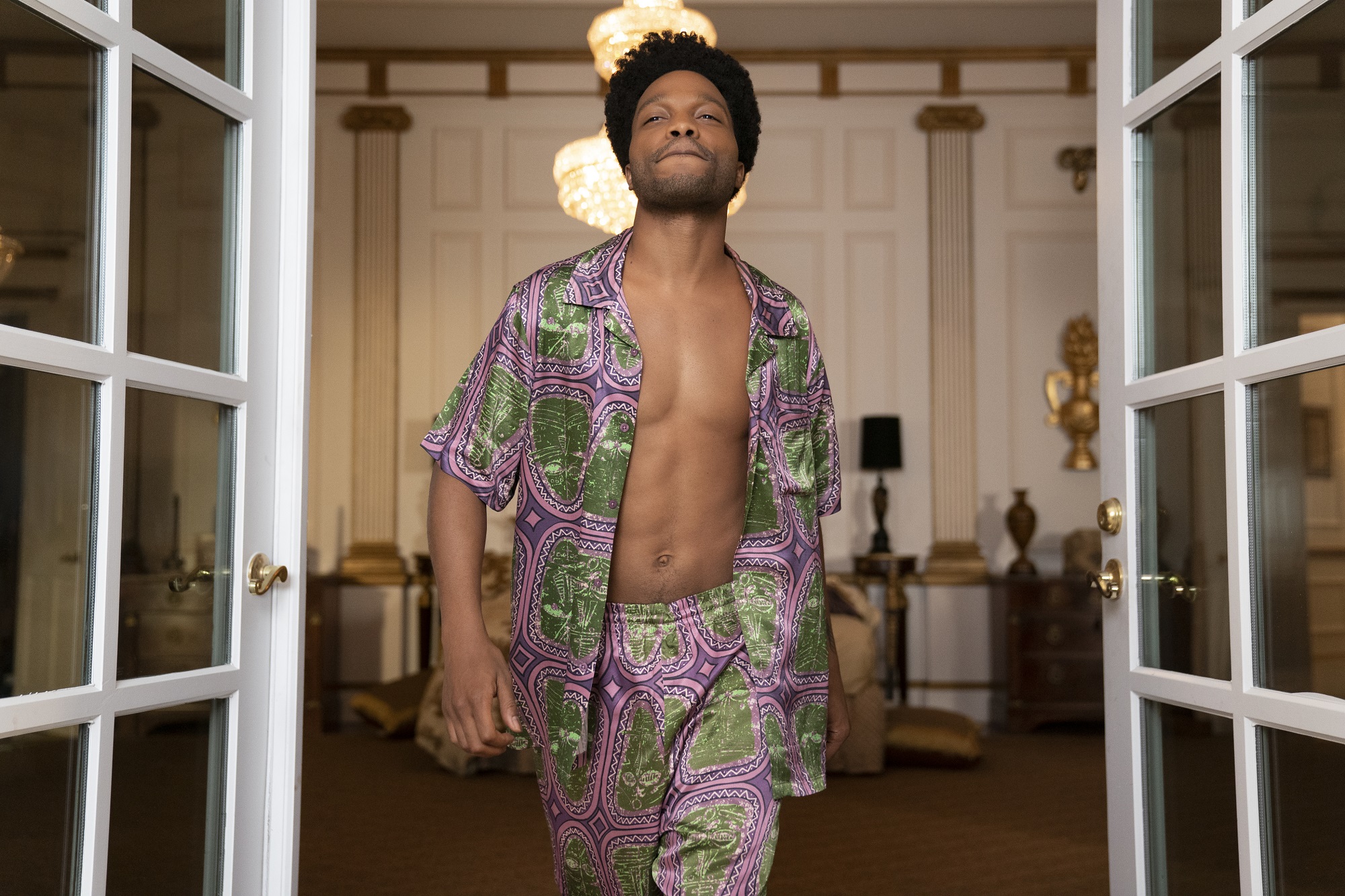 Coming 2 America star Jermaine Fowler struts like a prince