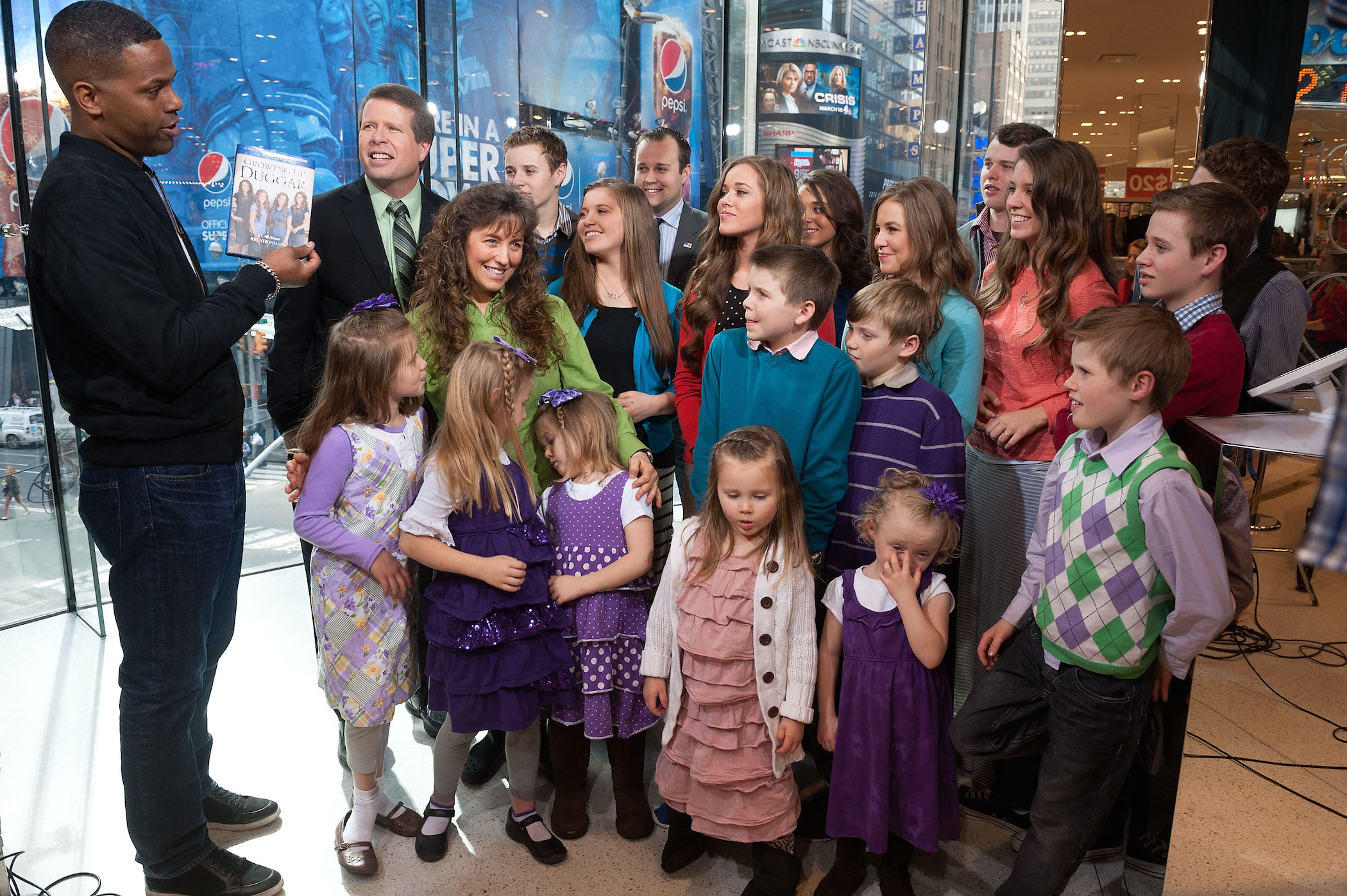 Jim Bob and Michelle Duggar with the rest of the Duggar family talking the latest Duggar news to AJ Calloway during their visit to 'Extra'