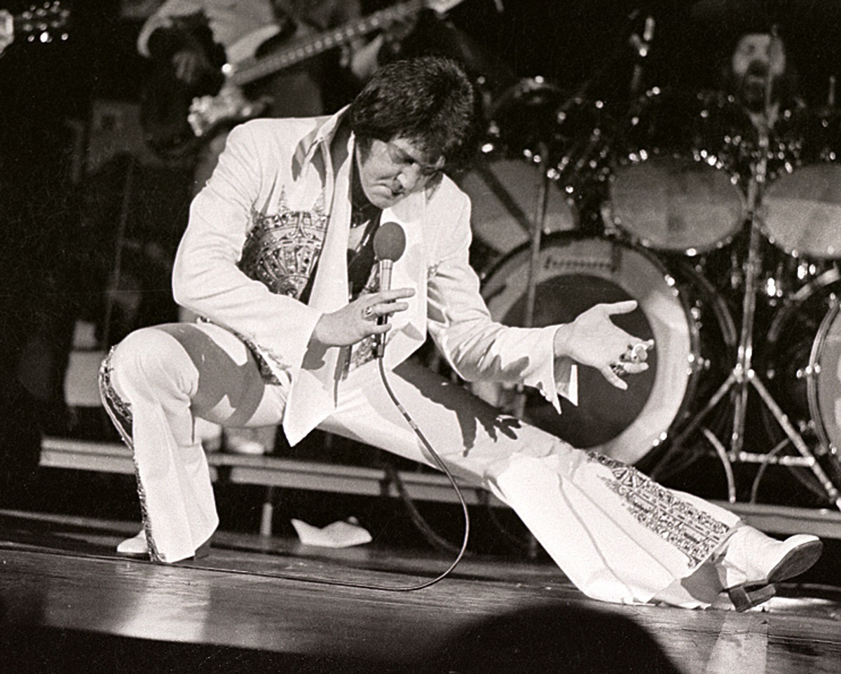 Elvis Presley performs in concert at the Milwaukee Arena on April 27, l977 in Milwaukee, Wisconsin